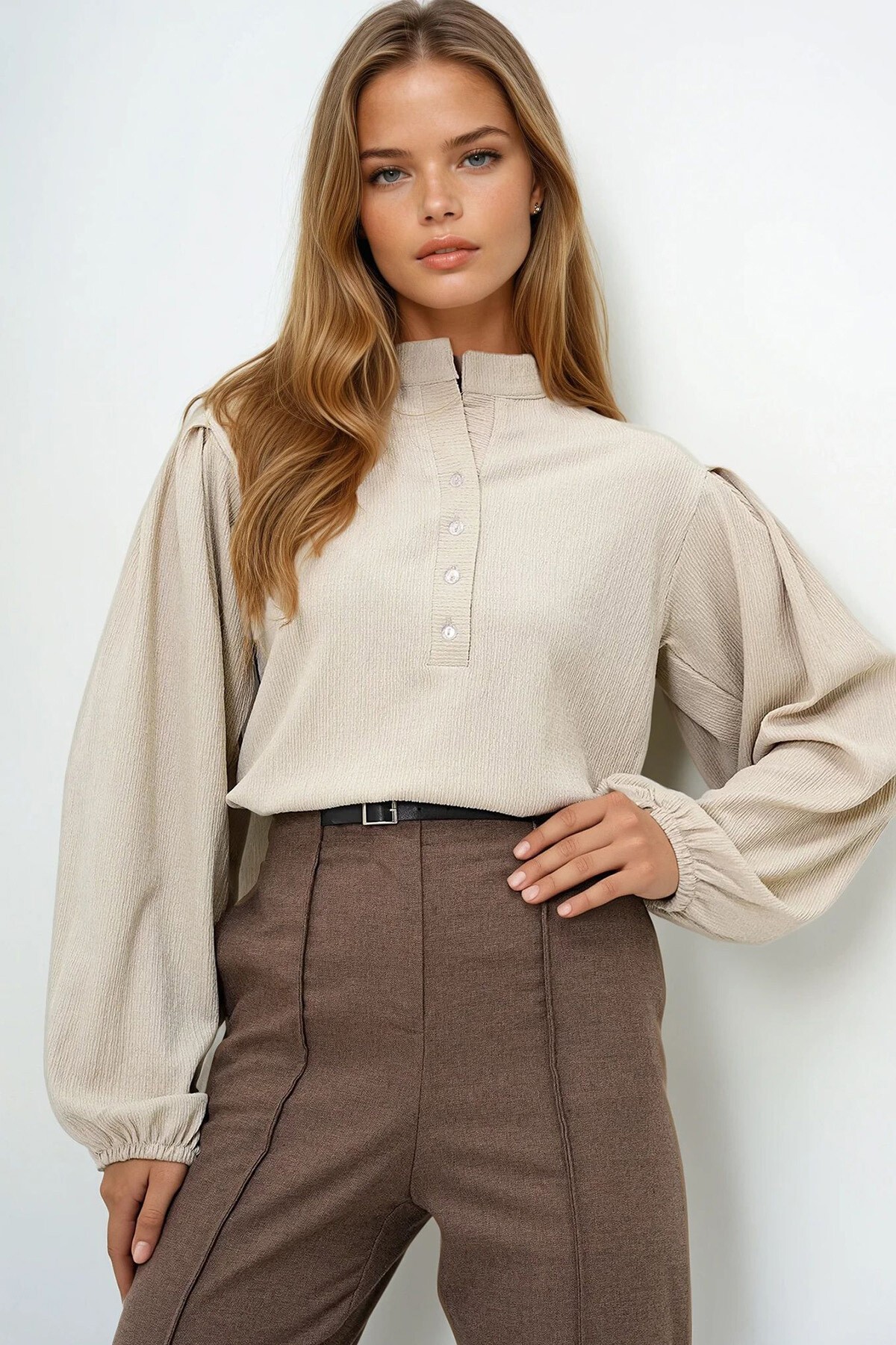 Bej Hakim Yaka Önü Düğmeli Balon Kol Dokulu Gömlek Bluz