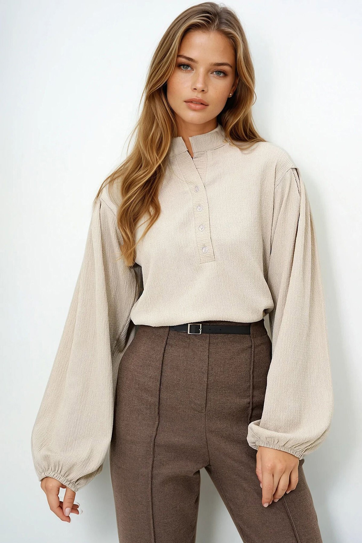 Bej Hakim Yaka Önü Düğmeli Balon Kol Dokulu Gömlek Bluz