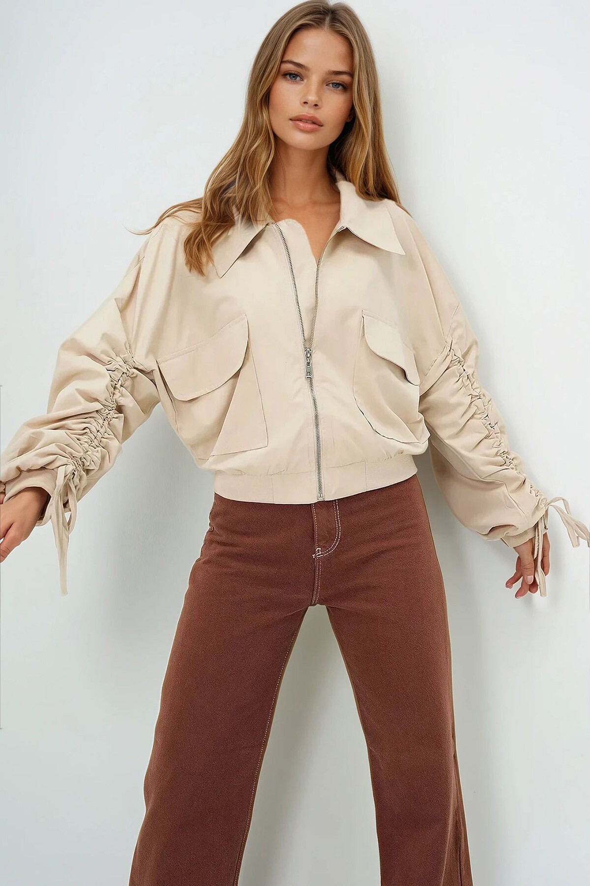 Bej Kolları Büzgü Detaylı İçi Astarlı Çift Cepli Mevsimlik Ceket