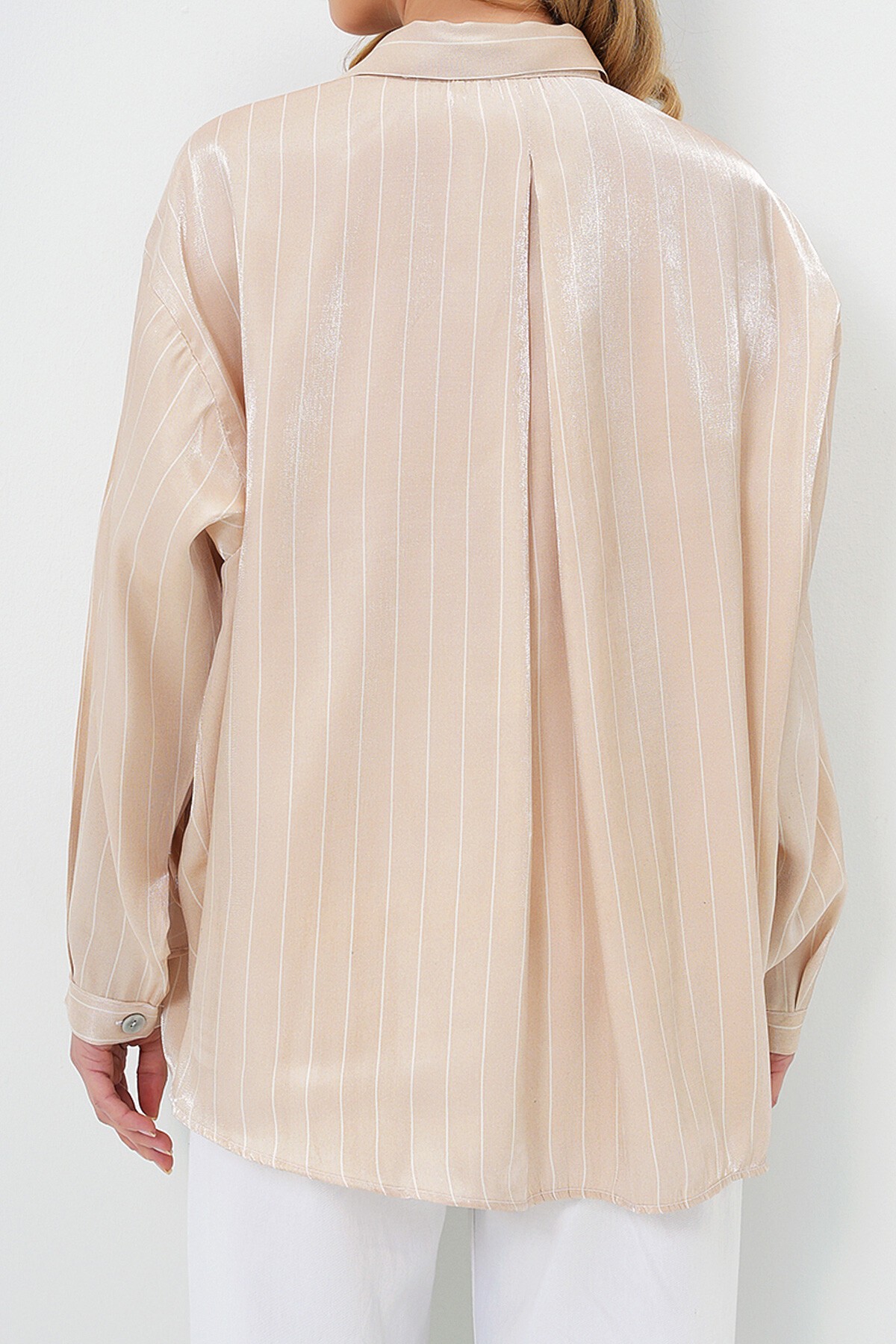 Bej Tek Cepli Oversize Saten Gömlek