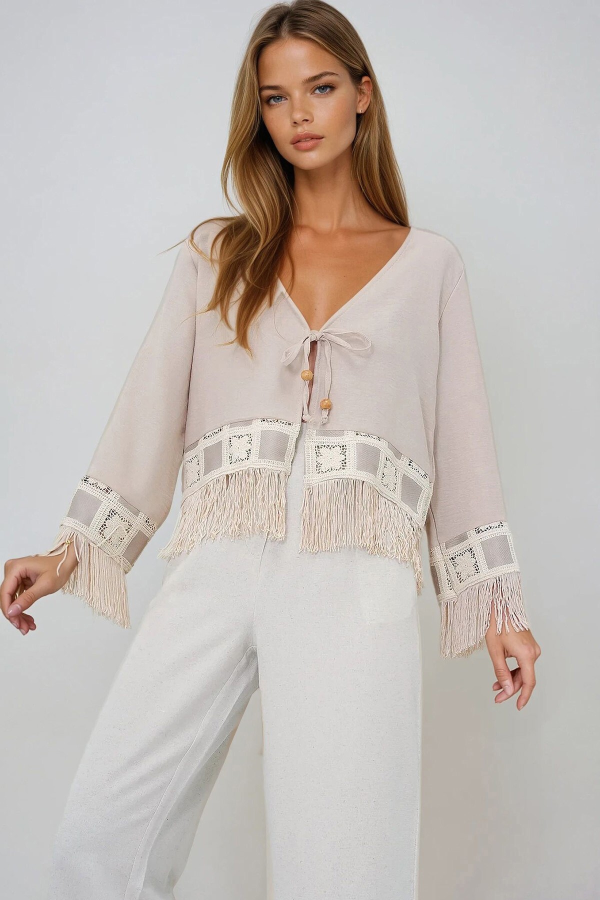 Bej V Yaka Kroşeta Motifli Püskül Detaylı Bağlamalı Mevsimlik Ceket