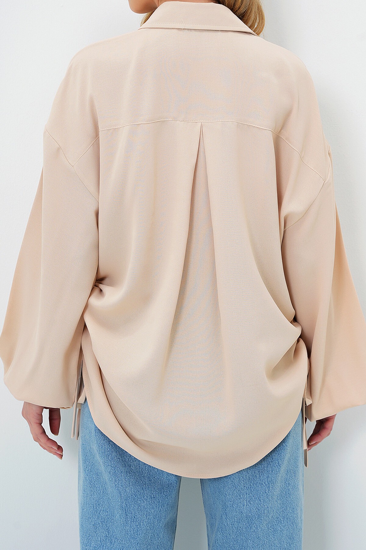 Bej Yanları Bağlama Detaylı Oversize Dokuma Gömlek