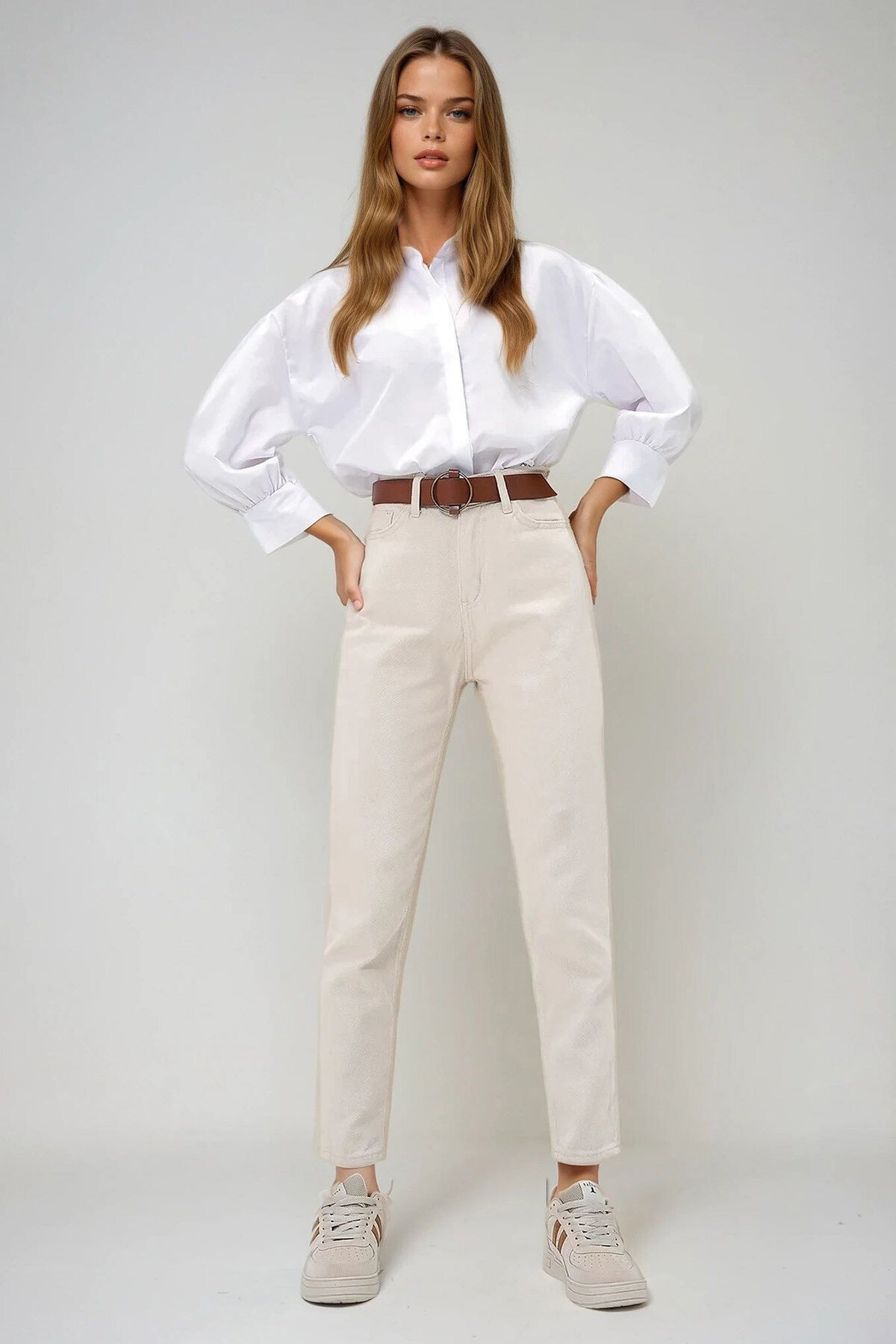 Bej Yüksek Bel Kemerli Mom Jeans