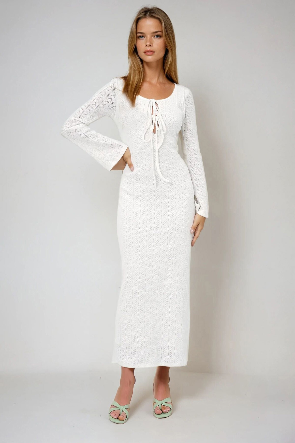 Beyaz Açık Yaka İçi Astarlı Yazlık Triko Elbise