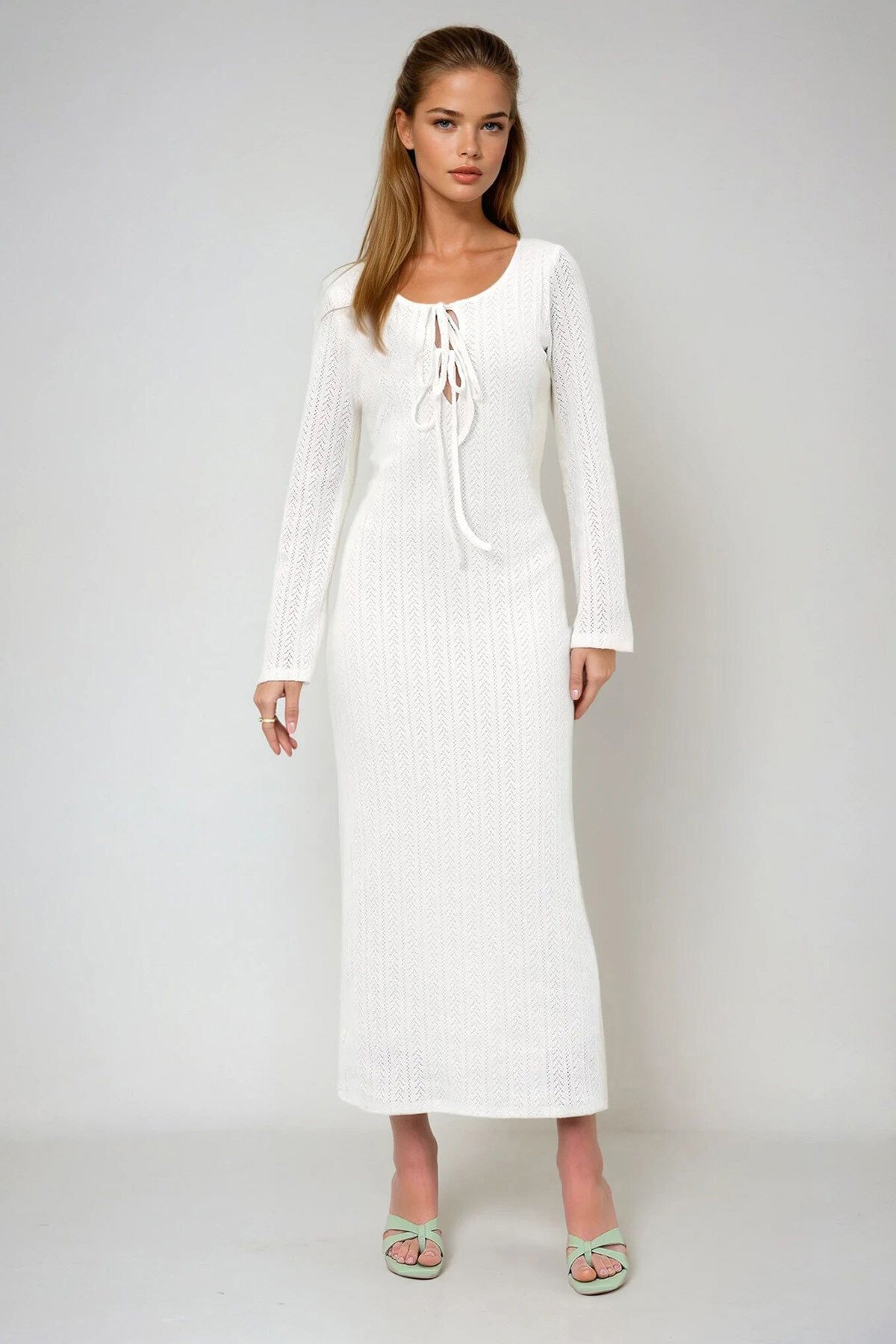 Beyaz Açık Yaka İçi Astarlı Yazlık Triko Elbise