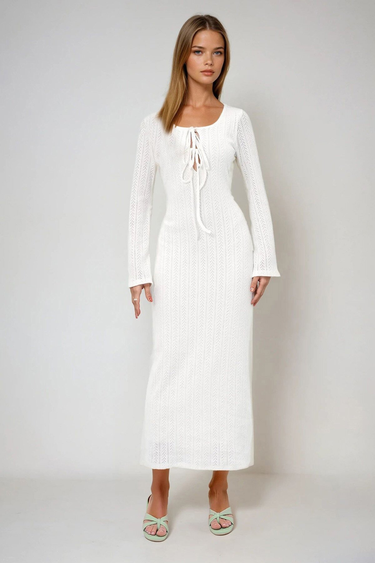 Beyaz Açık Yaka İçi Astarlı Yazlık Triko Elbise