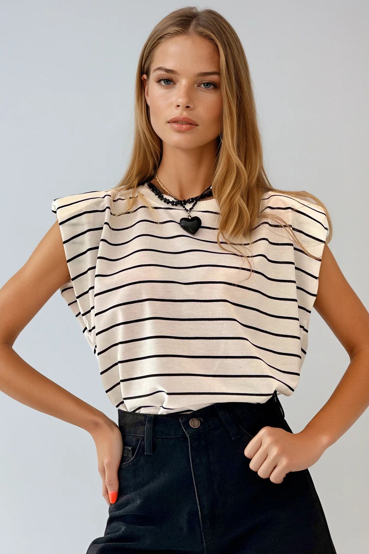 Beyaz Bisiklet Ribana Yakalı Omuzları Vatkalı Çizgili T Shirt