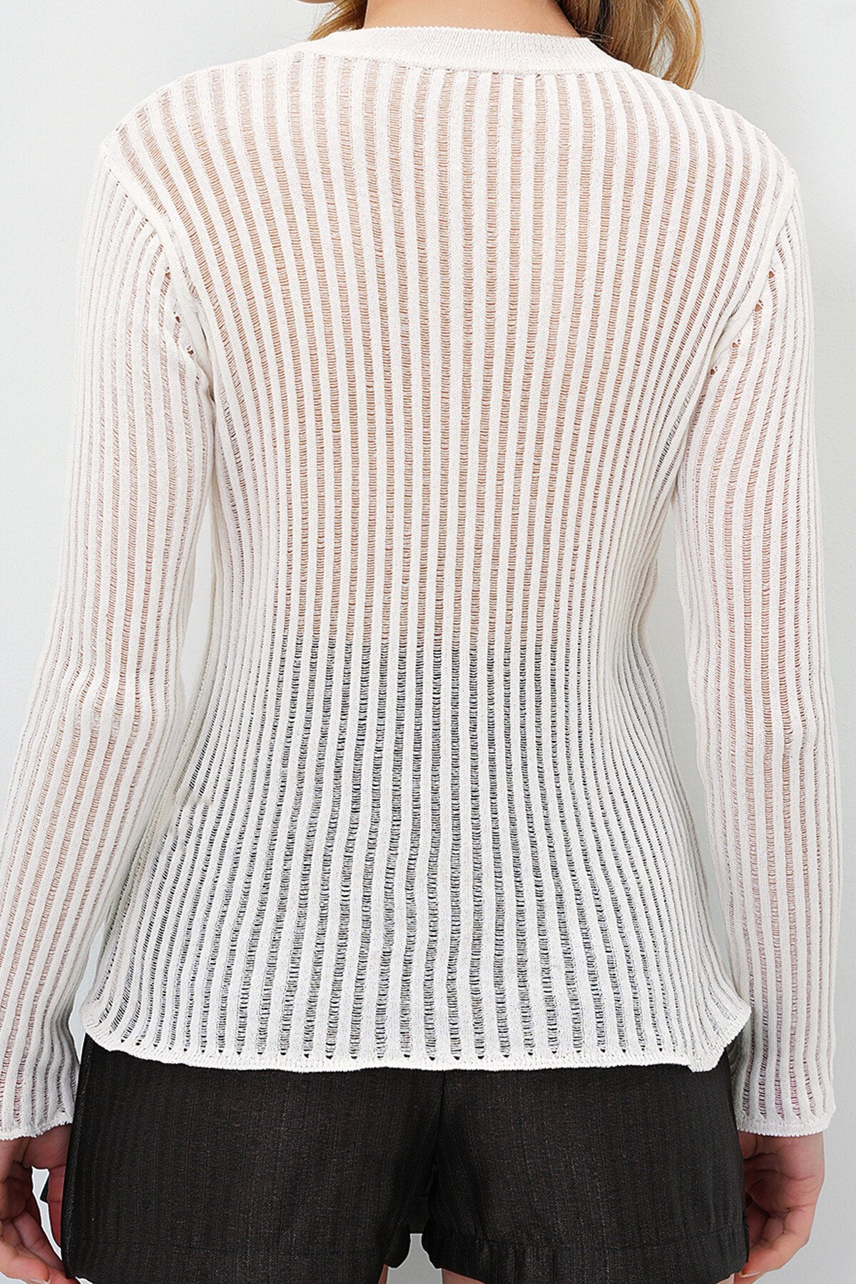 Beyaz Bisiklet Yaka Ajurlu Triko Bluz