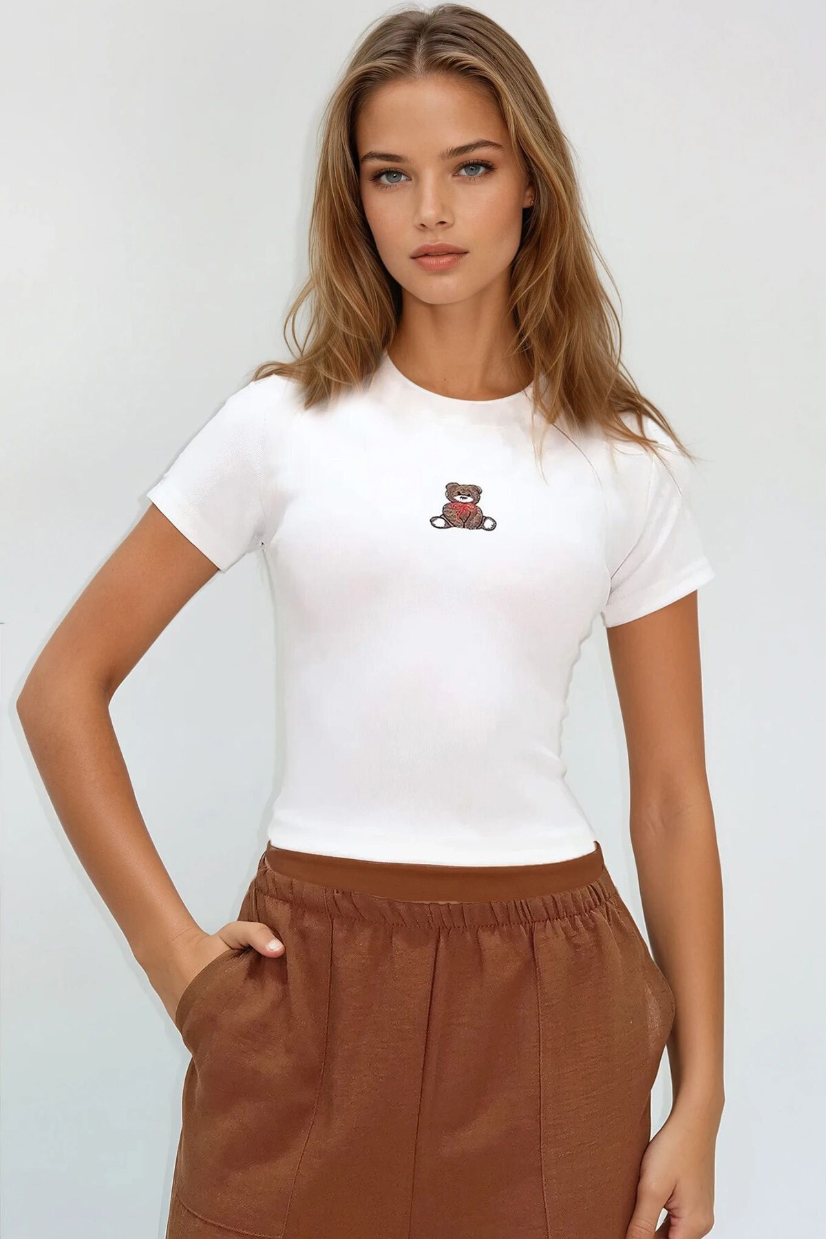 Beyaz Bisiklet Yaka Ayıcık Baskılı Crop Bluz