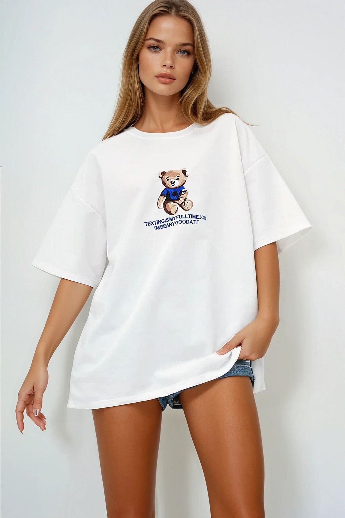 Beyaz Bisiklet Yaka Ayıcık Nakışlı İki İplik T Shırt