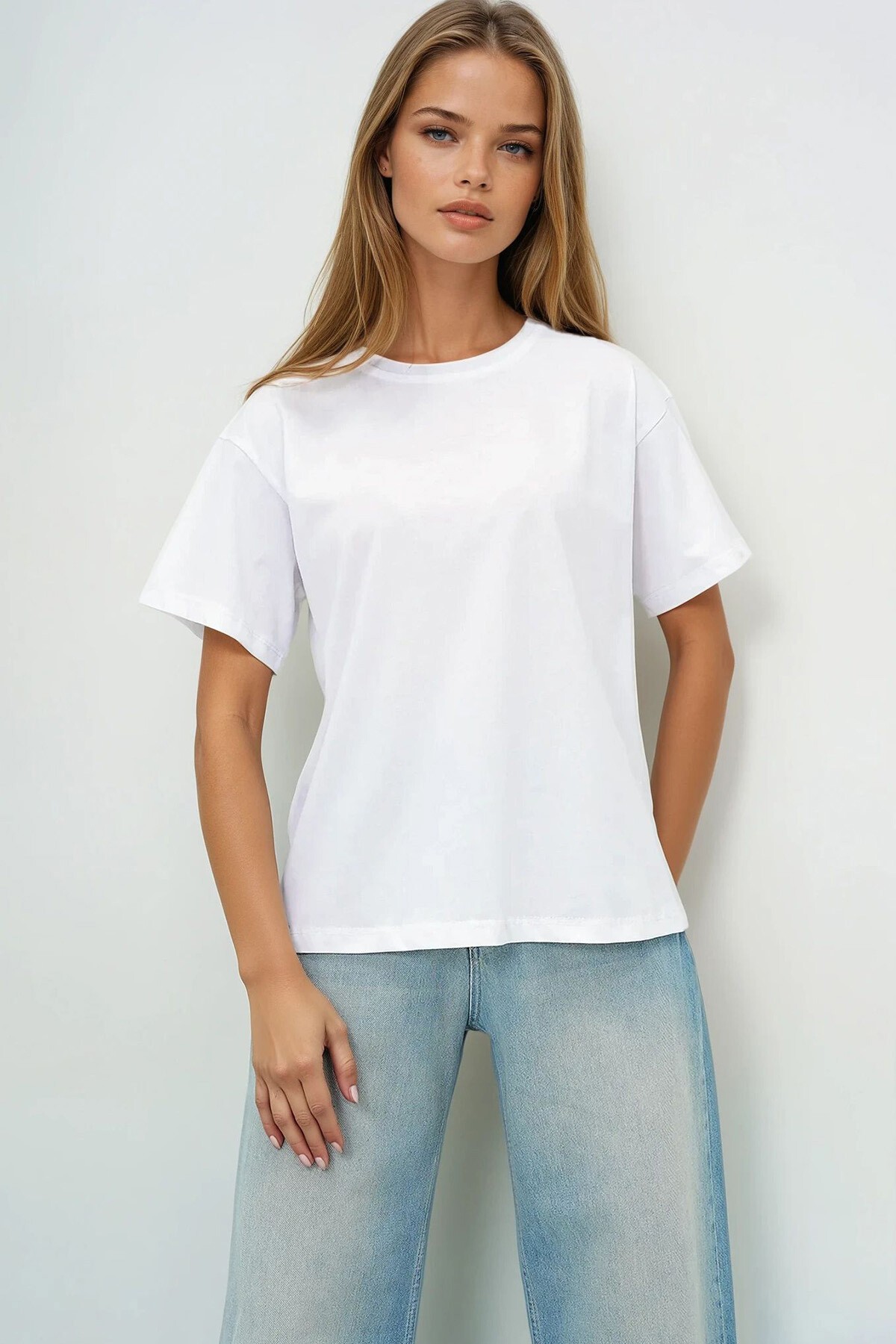 Beyaz Bisiklet Yaka Basic T Shırt