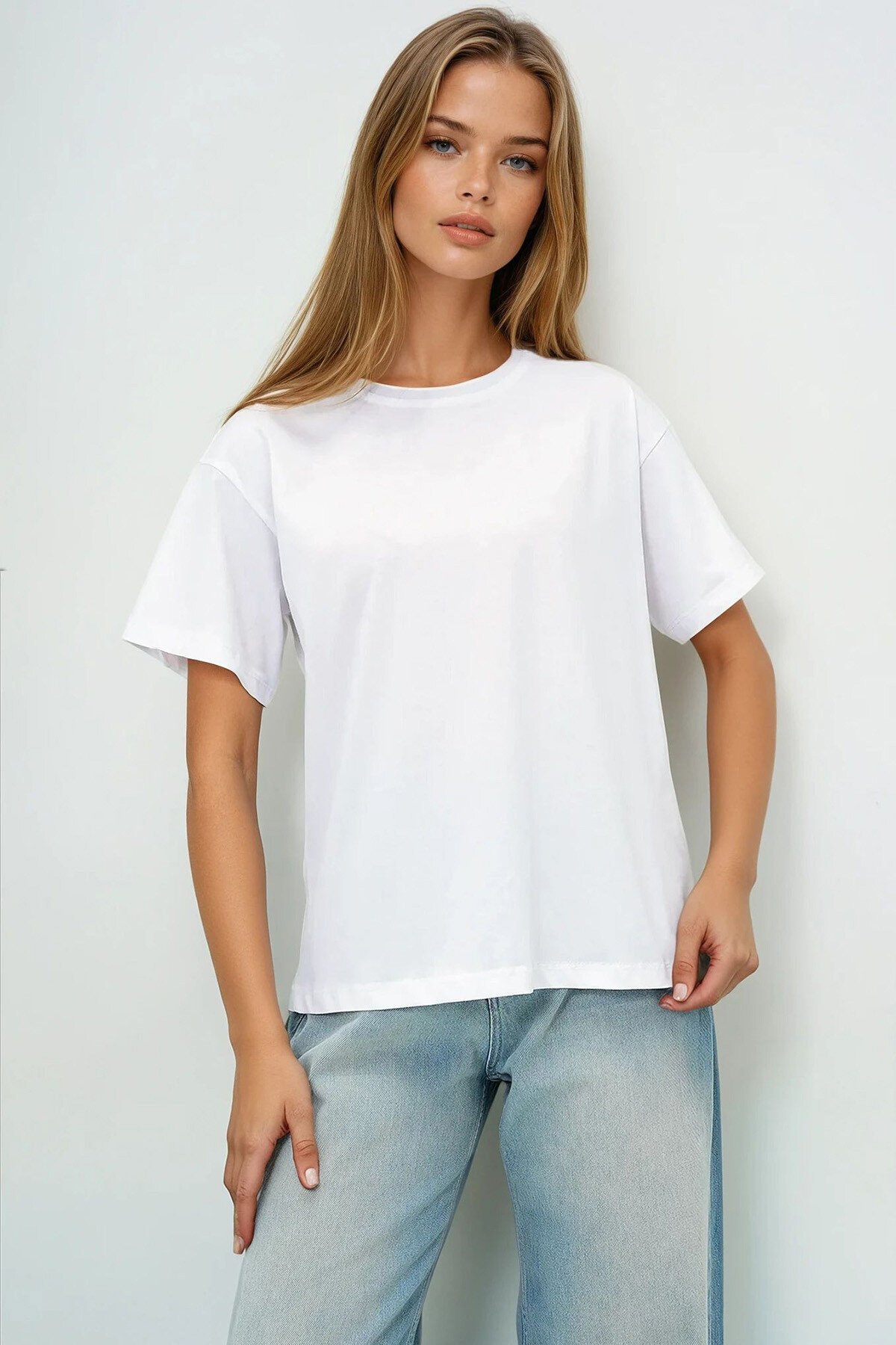 Beyaz Bisiklet Yaka Basic T Shırt