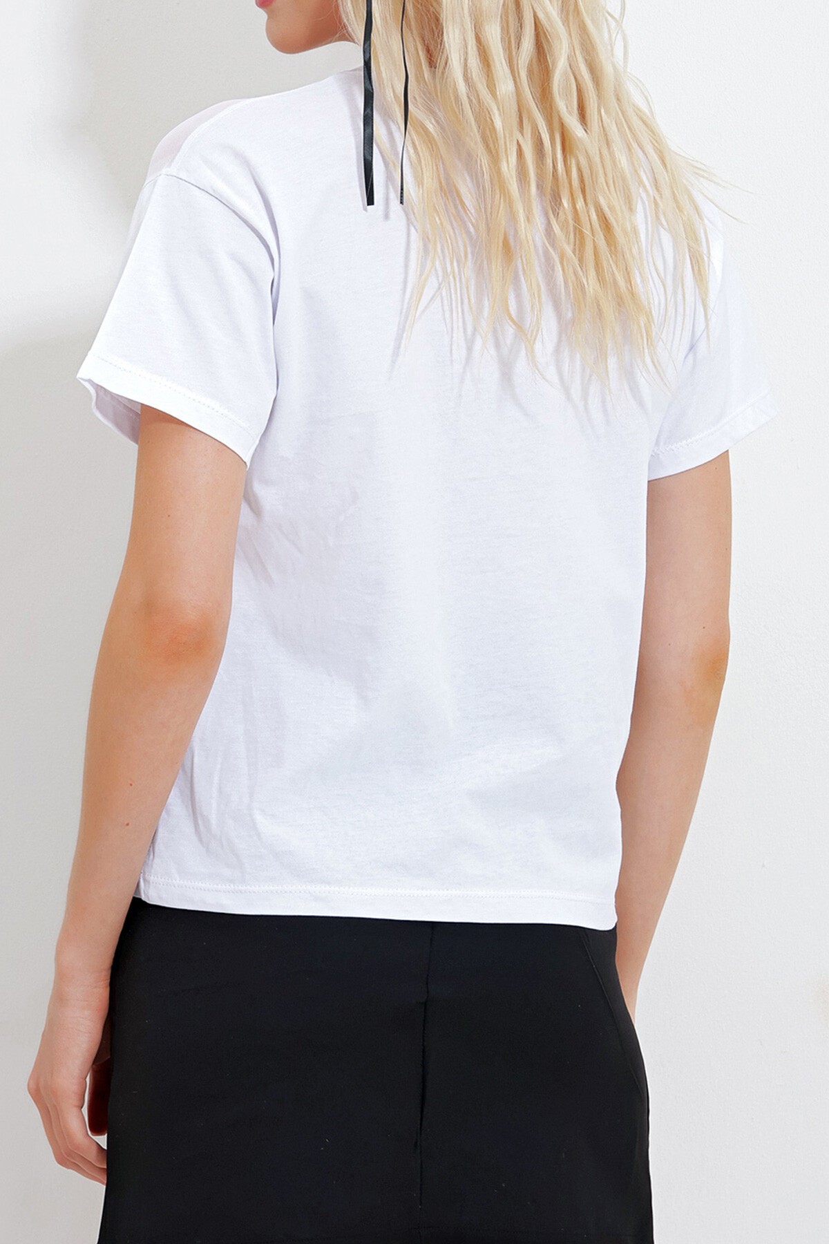 Beyaz Bisiklet Yaka Baskılı Tül Detaylı T Shirt