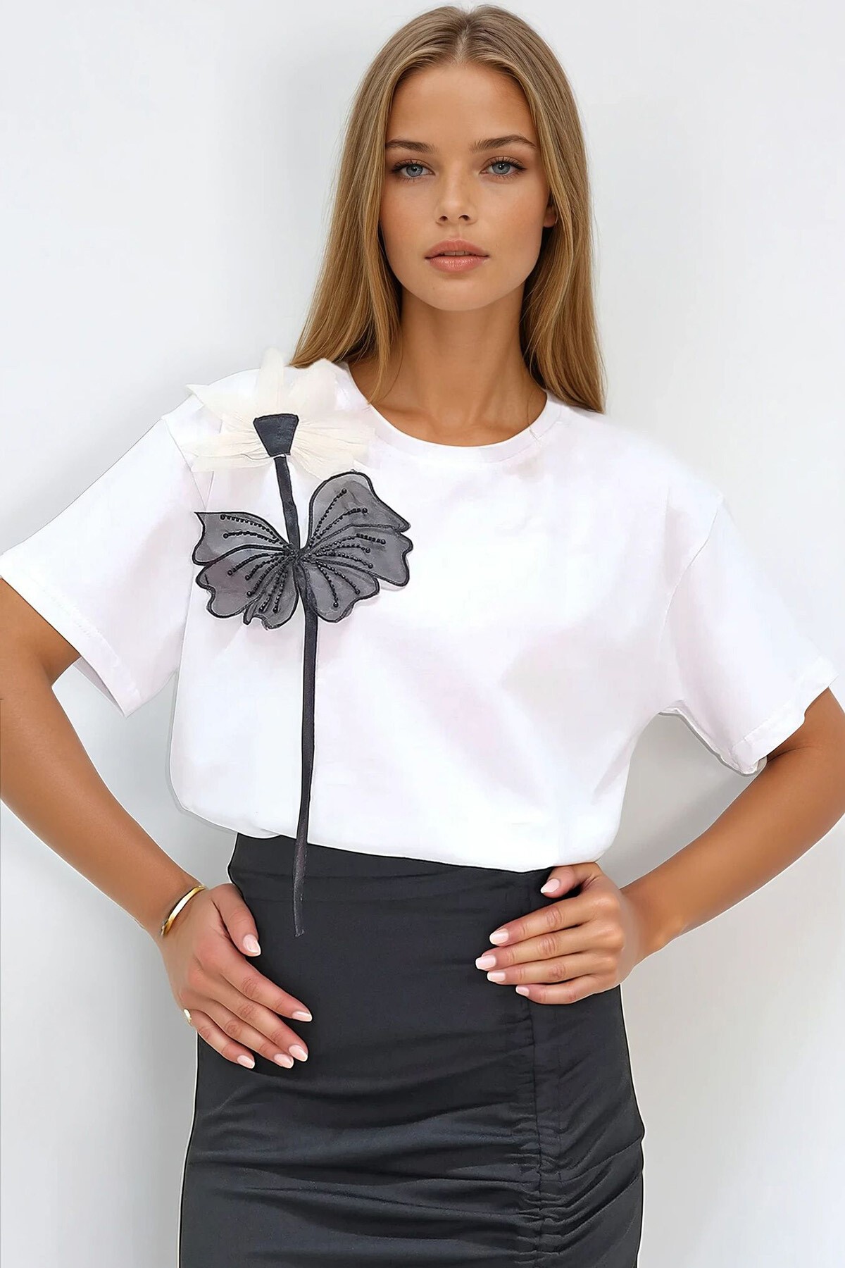 Beyaz Bisiklet Yaka Çiçek Motifli Organze Pamuk T Shırt