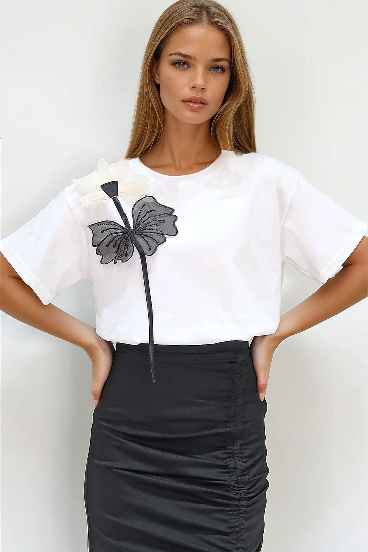 Beyaz Bisiklet Yaka Çiçek Motifli Organze Pamuk T Shırt