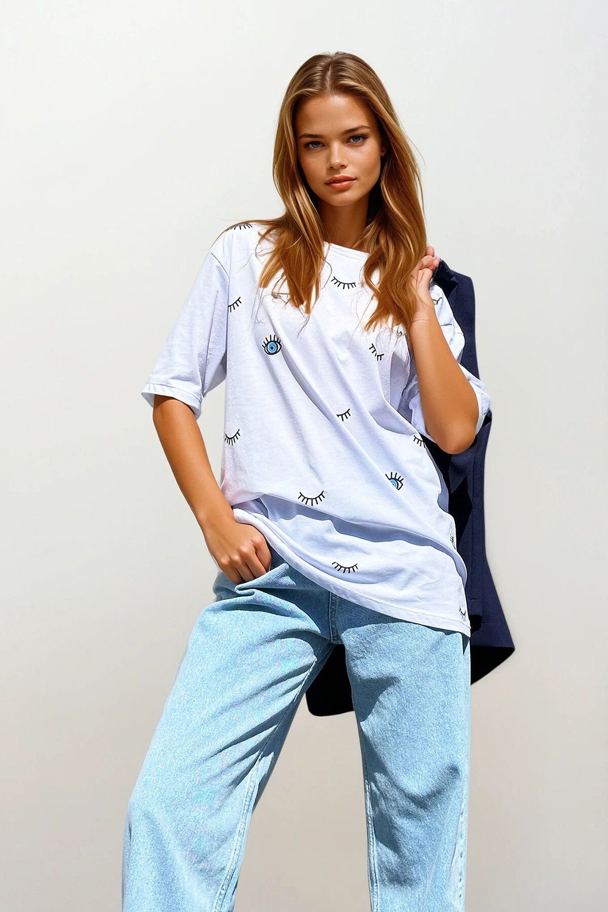 Beyaz Bisiklet Yaka Göz Baskılı Oversize T-Shirt