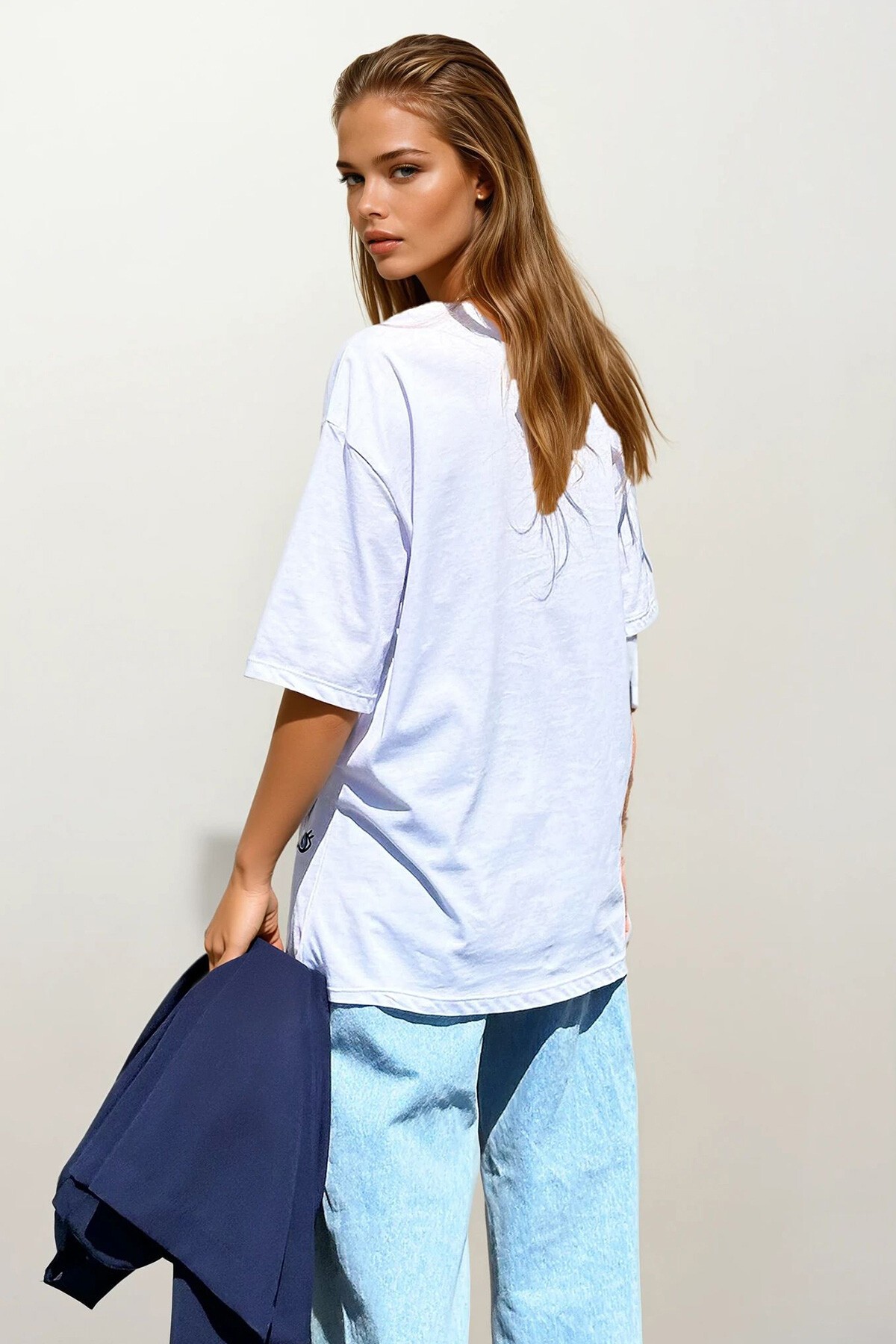 Beyaz Bisiklet Yaka Göz Baskılı Oversize T-Shirt