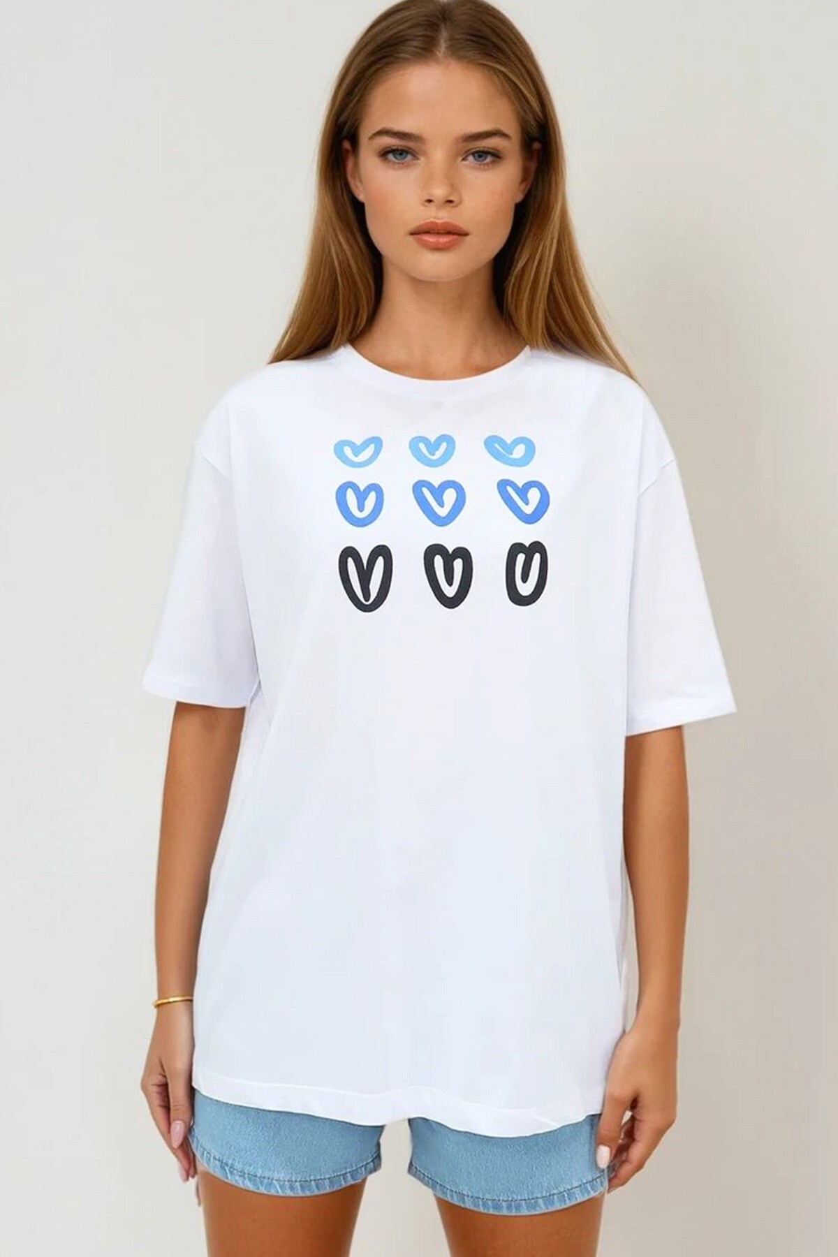 Beyaz Bisiklet Yaka Kalp Baskılı T Shirt