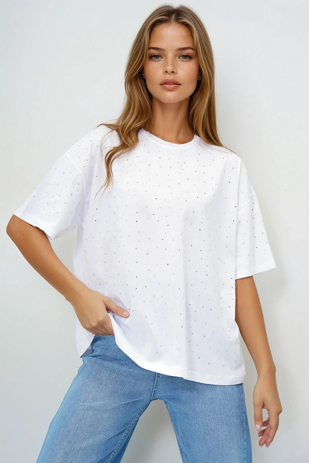 Beyaz Bisiklet Yaka Taş İşlemeli Basic T Shırt