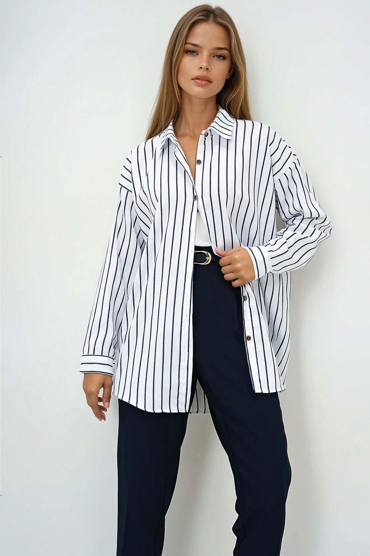 Beyaz Çizgili Oversize Keten Gömlek