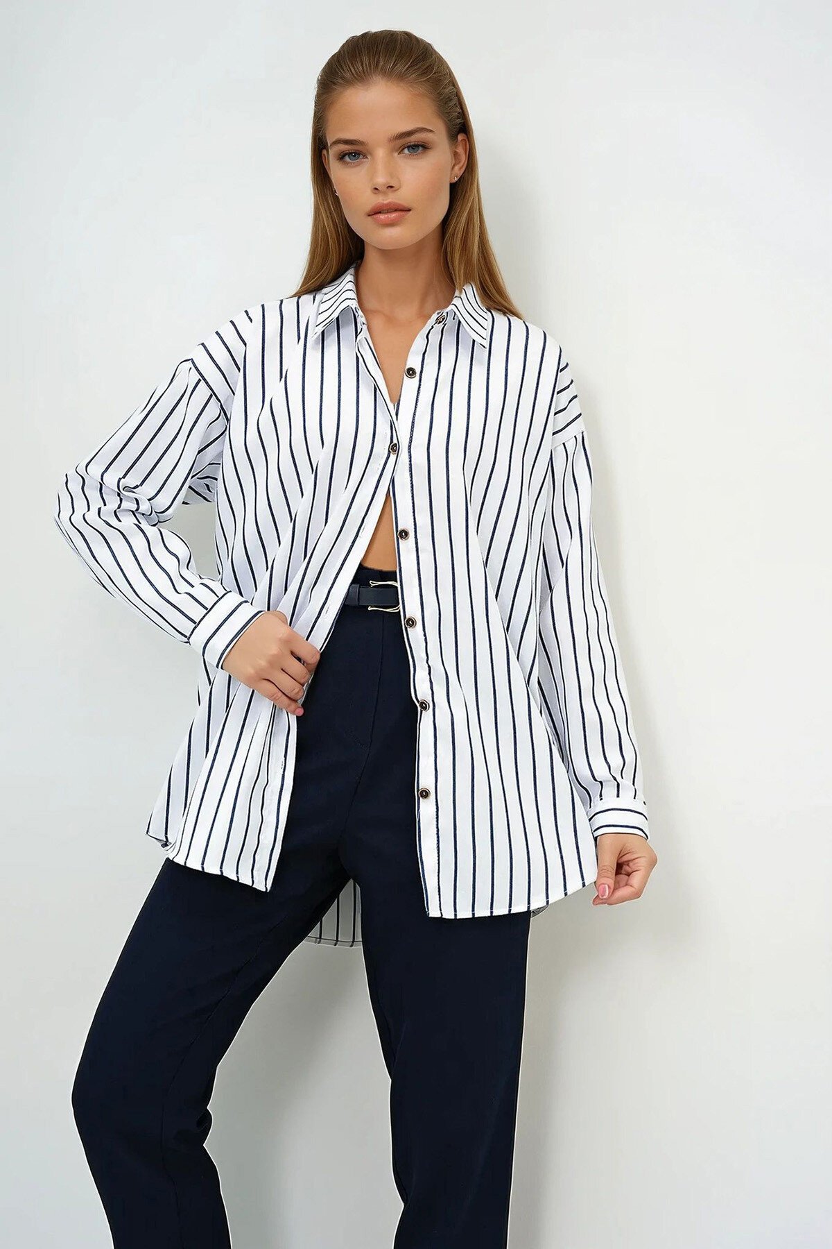 Beyaz Çizgili Oversize Keten Gömlek