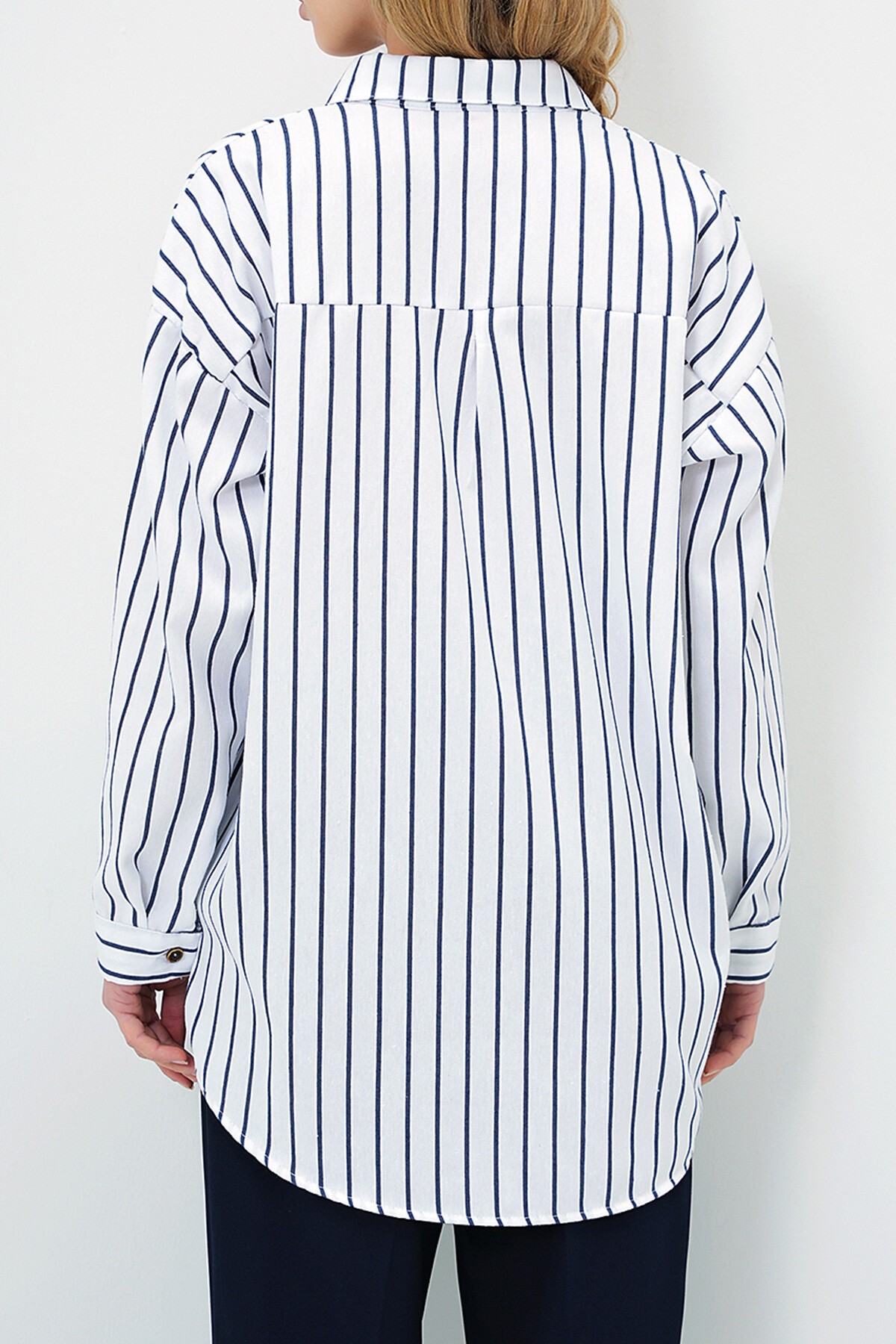 Beyaz Çizgili Oversize Keten Gömlek