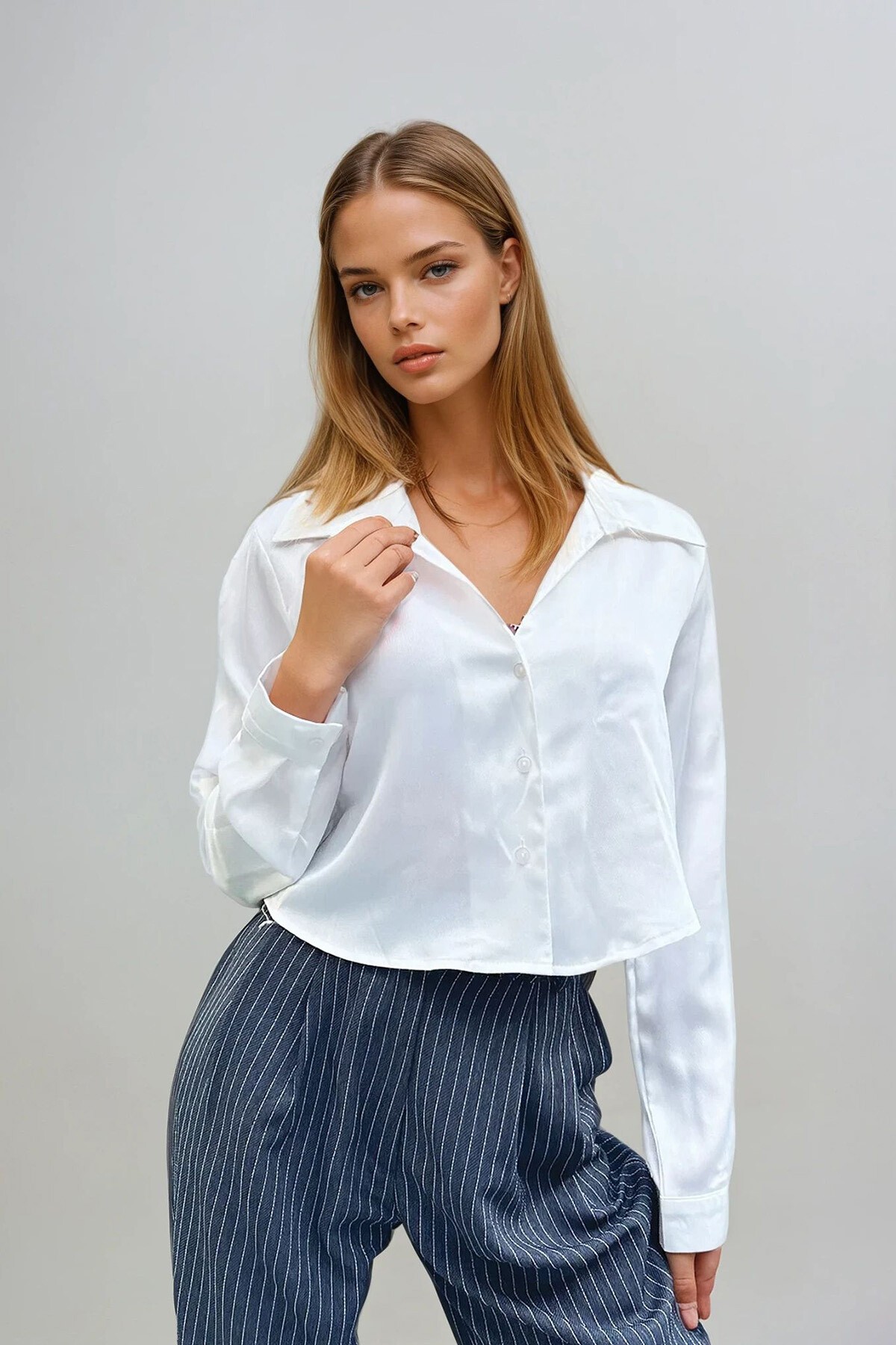 Beyaz Crop Saten Gömlek