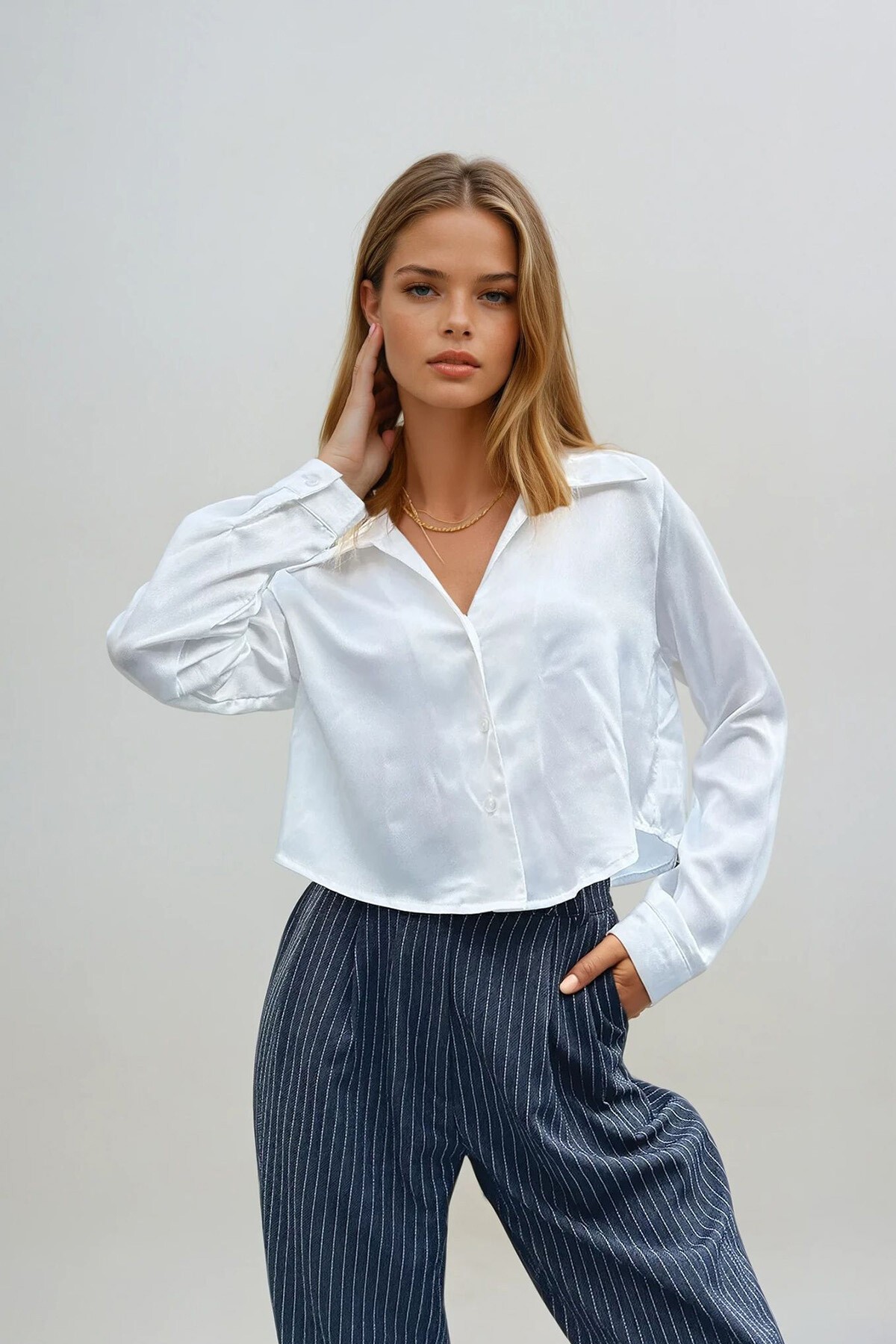 Beyaz Crop Saten Gömlek