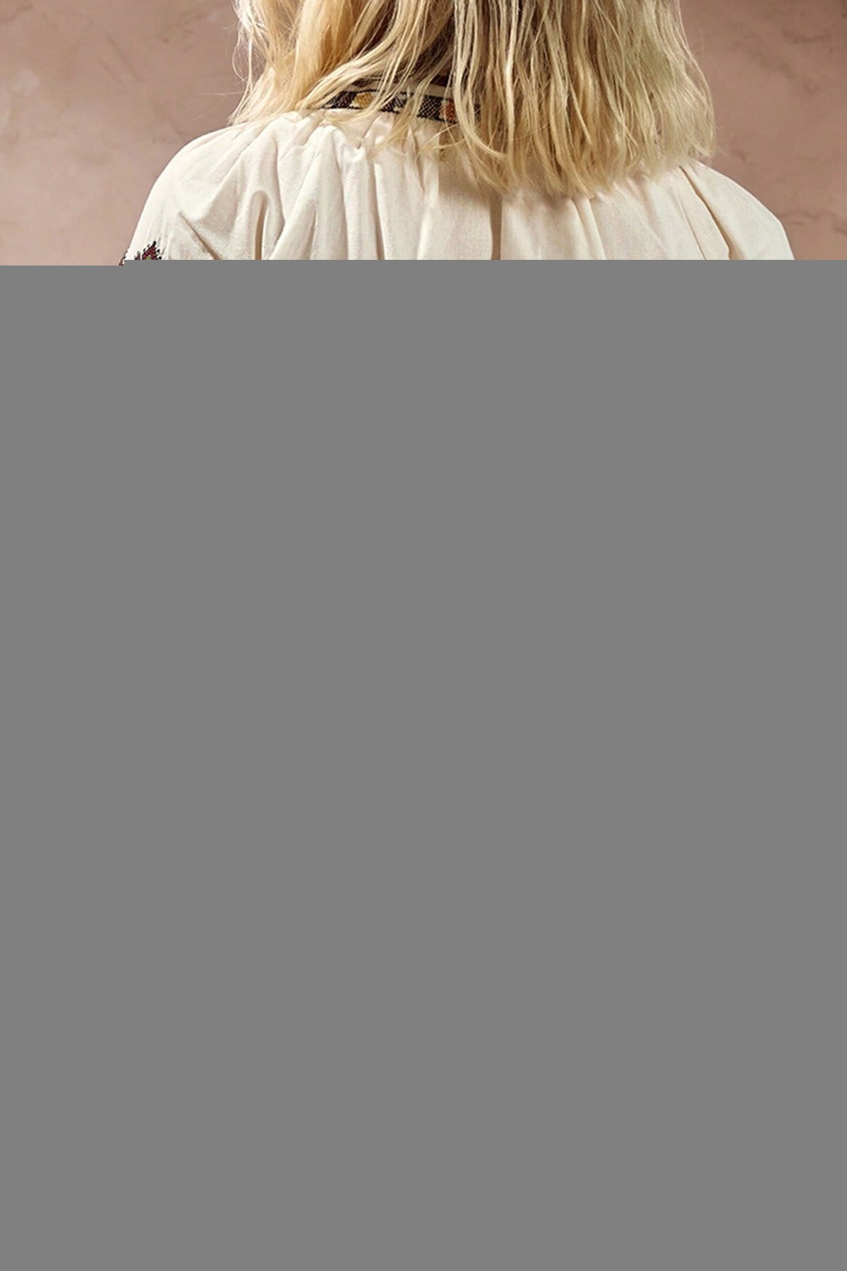 Beyaz Etnik Desenli Balon Kol V Yaka Bluz