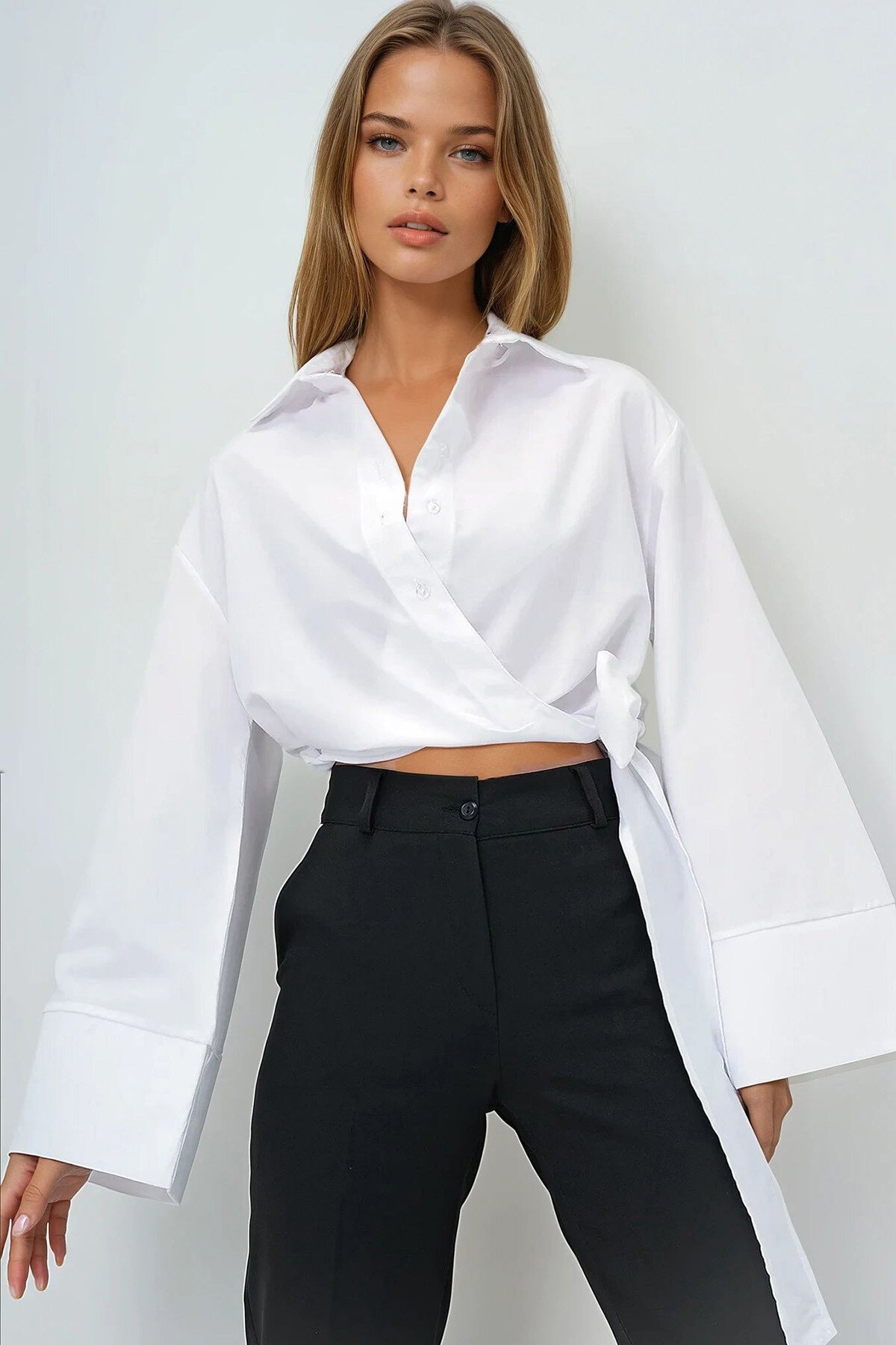 Beyaz Geniş Manşetli Kol Detaylı Önü Bağlamalı Poplin Gömlek