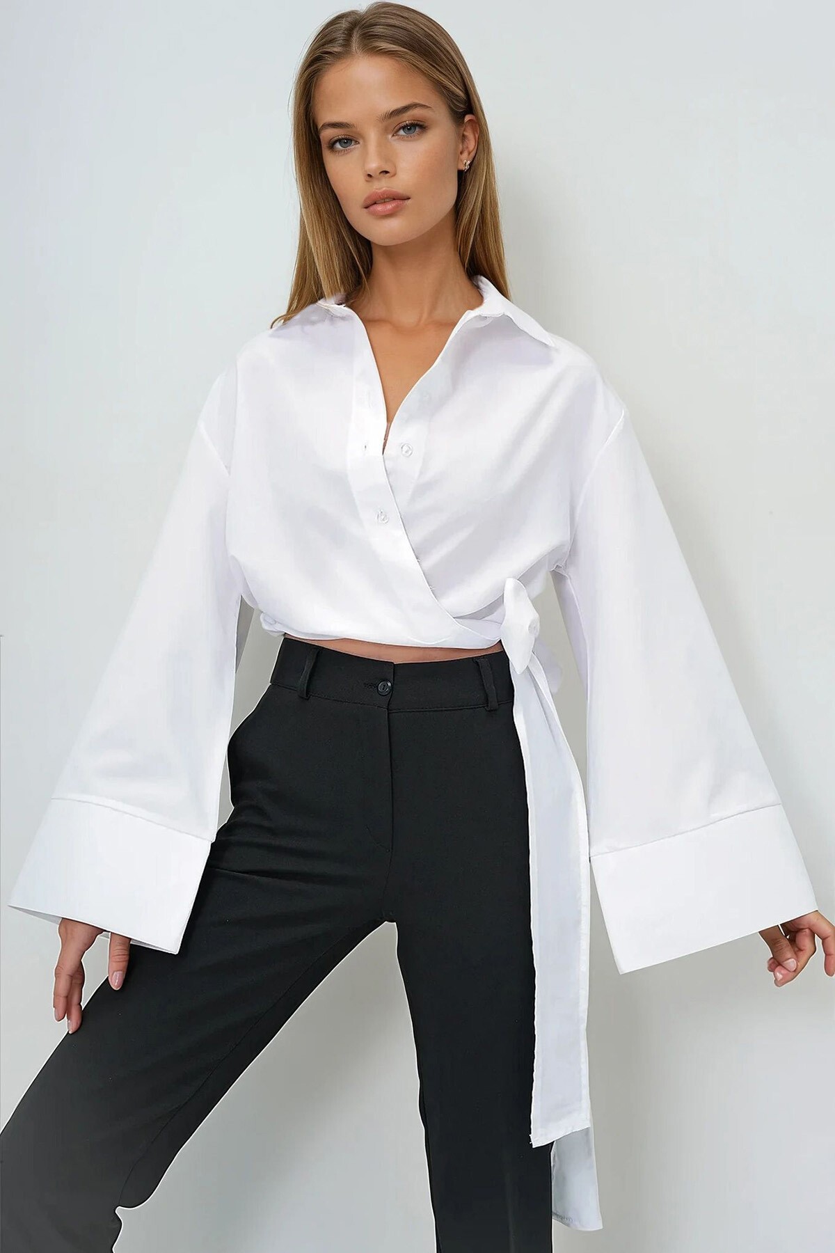Beyaz Geniş Manşetli Kol Detaylı Önü Bağlamalı Poplin Gömlek