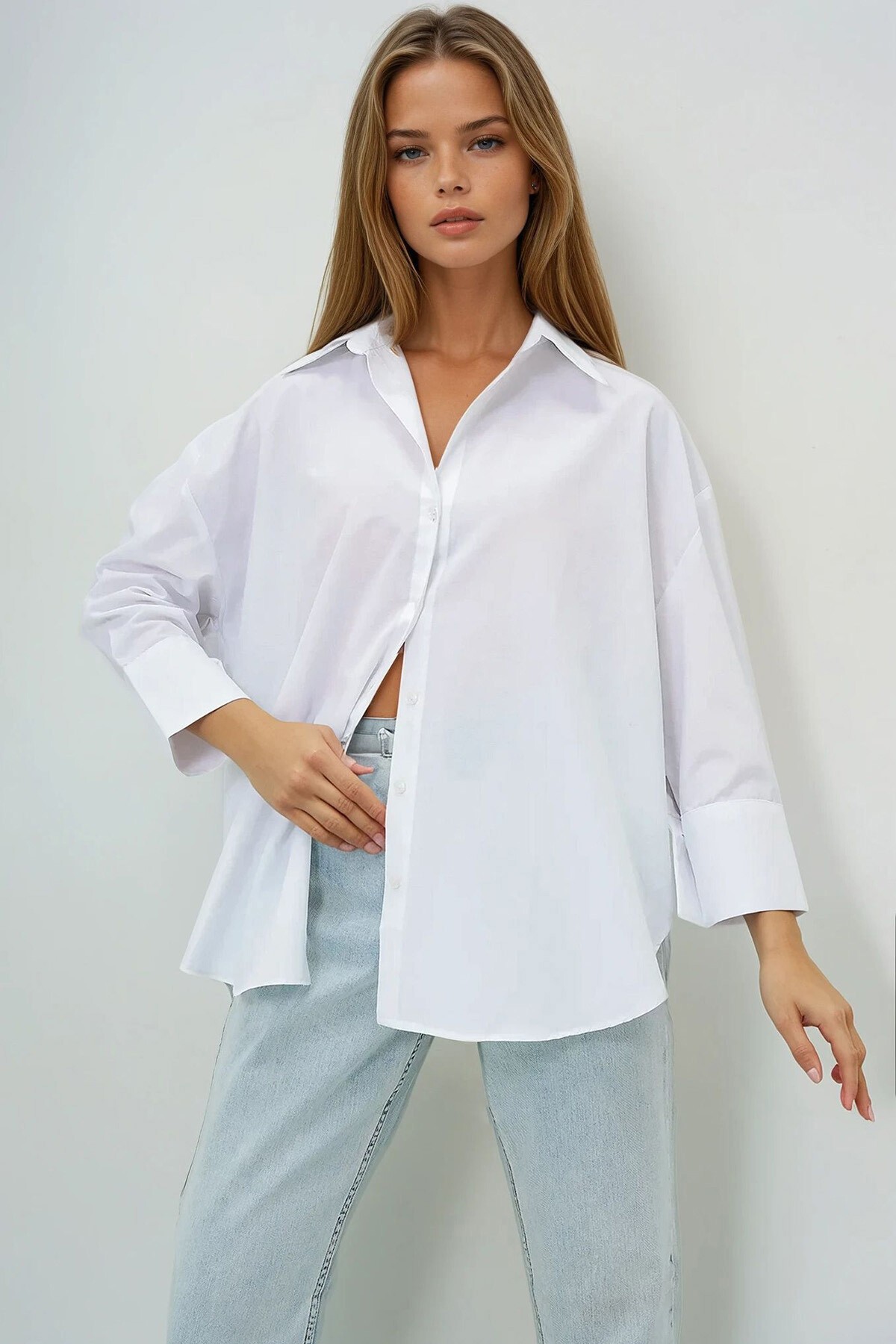 Beyaz Geniş Manşetli Oversize Poplin Gömlek