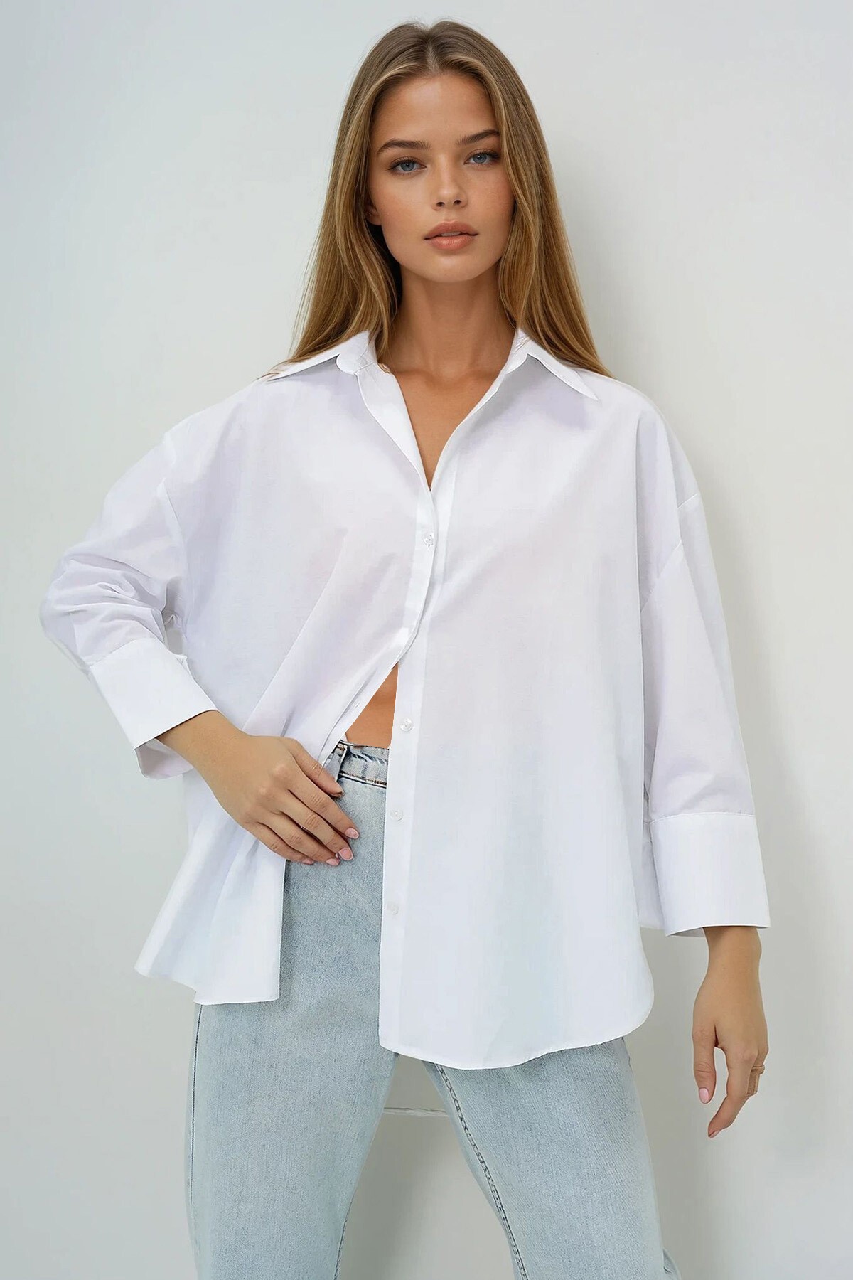 Beyaz Geniş Manşetli Oversize Poplin Gömlek