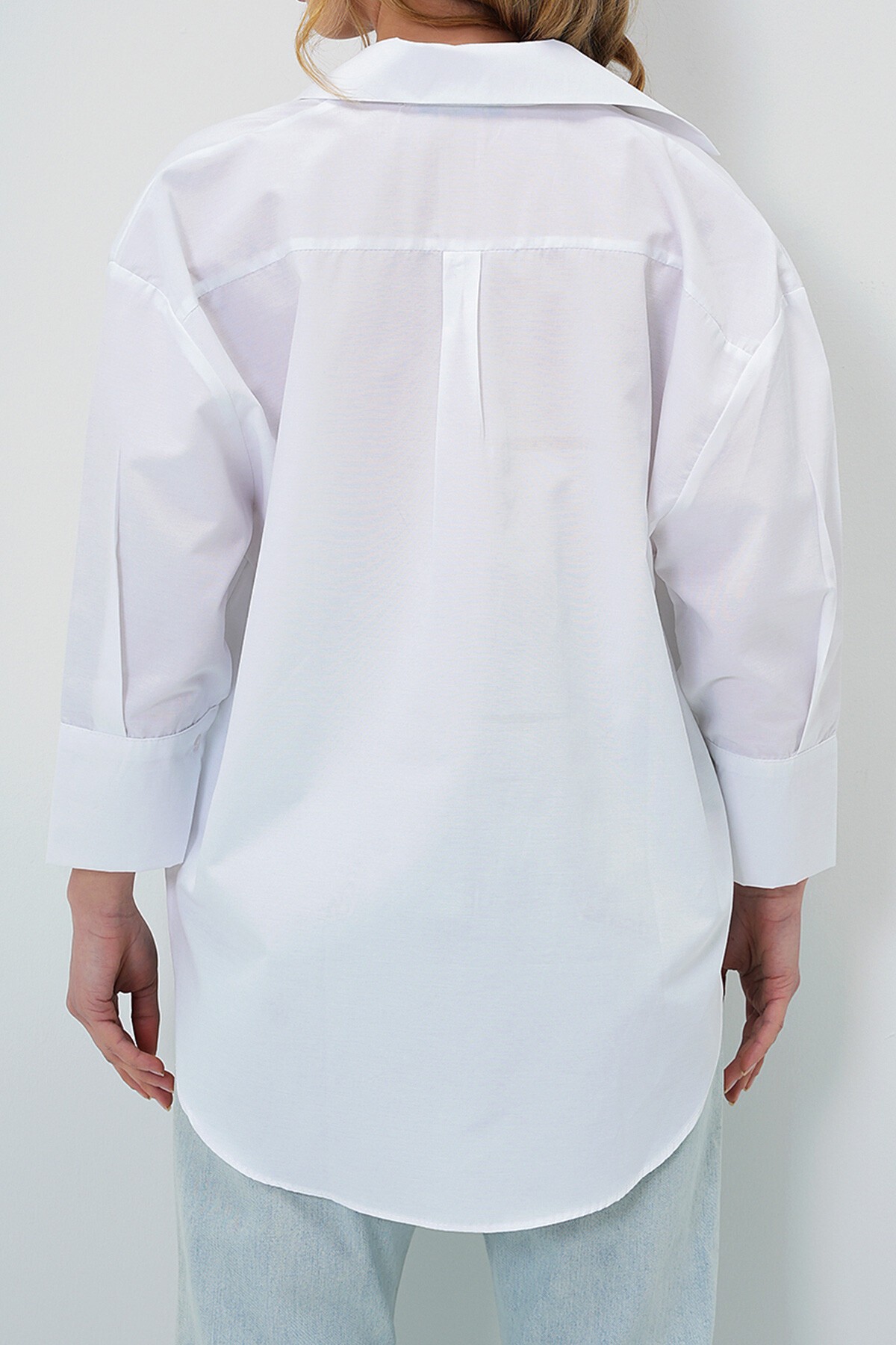 Beyaz Geniş Manşetli Oversize Poplin Gömlek