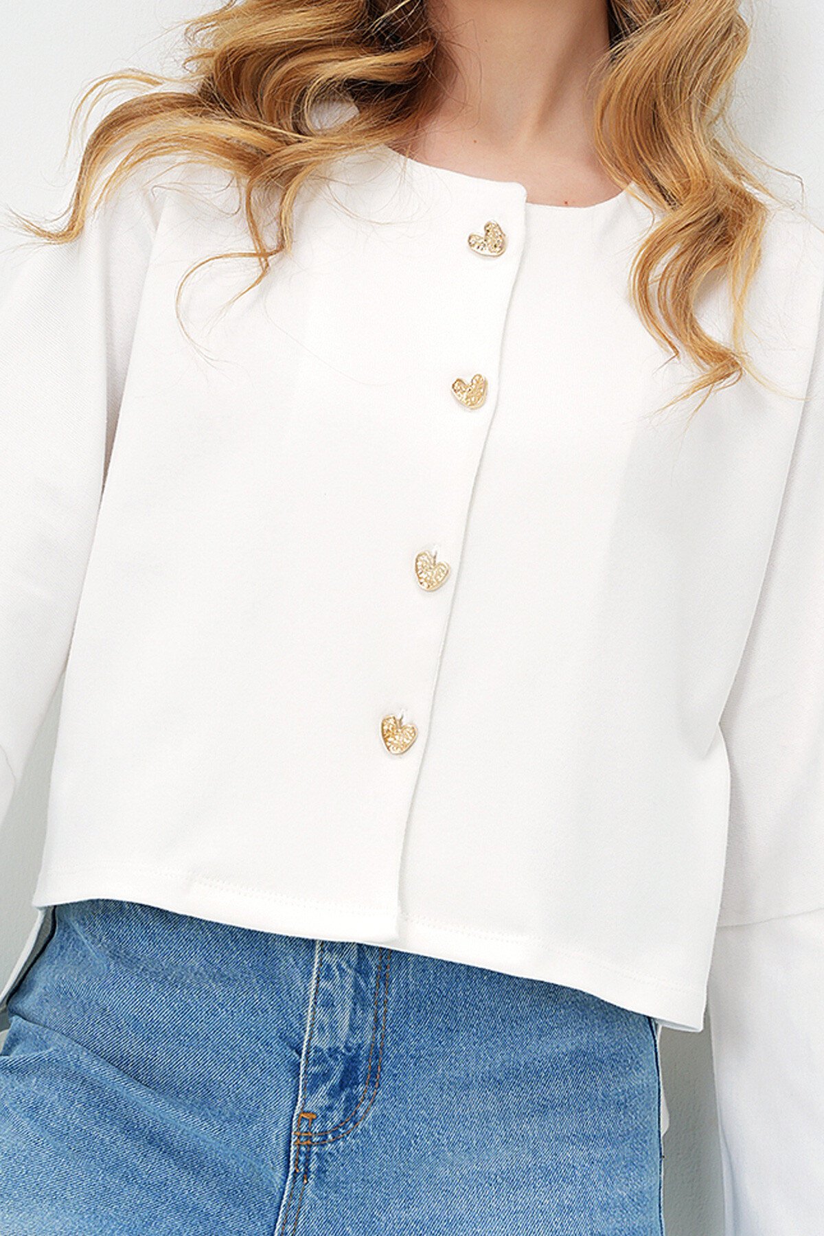 Beyaz Gold Düğmeli Triko Hırka