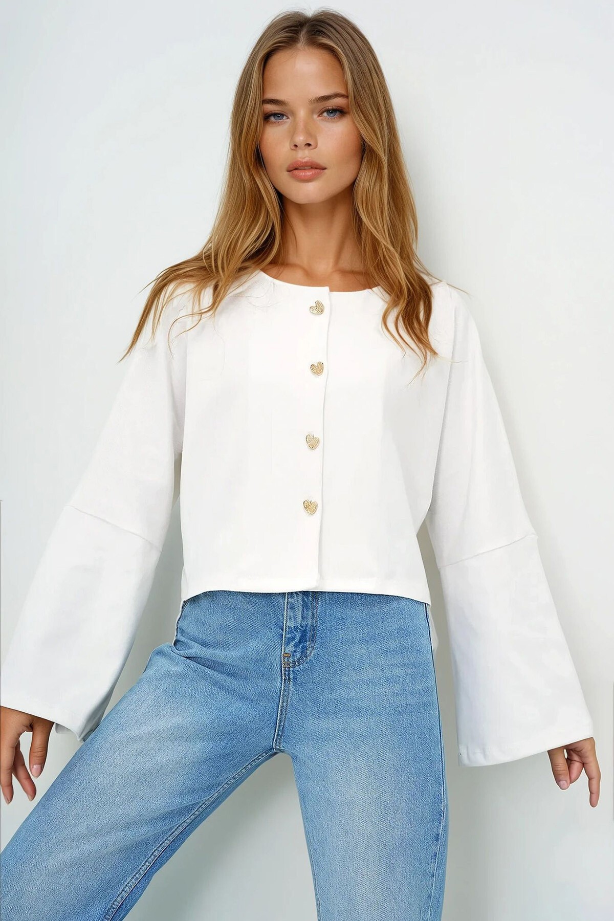 Beyaz Gold Düğmeli Triko Hırka
