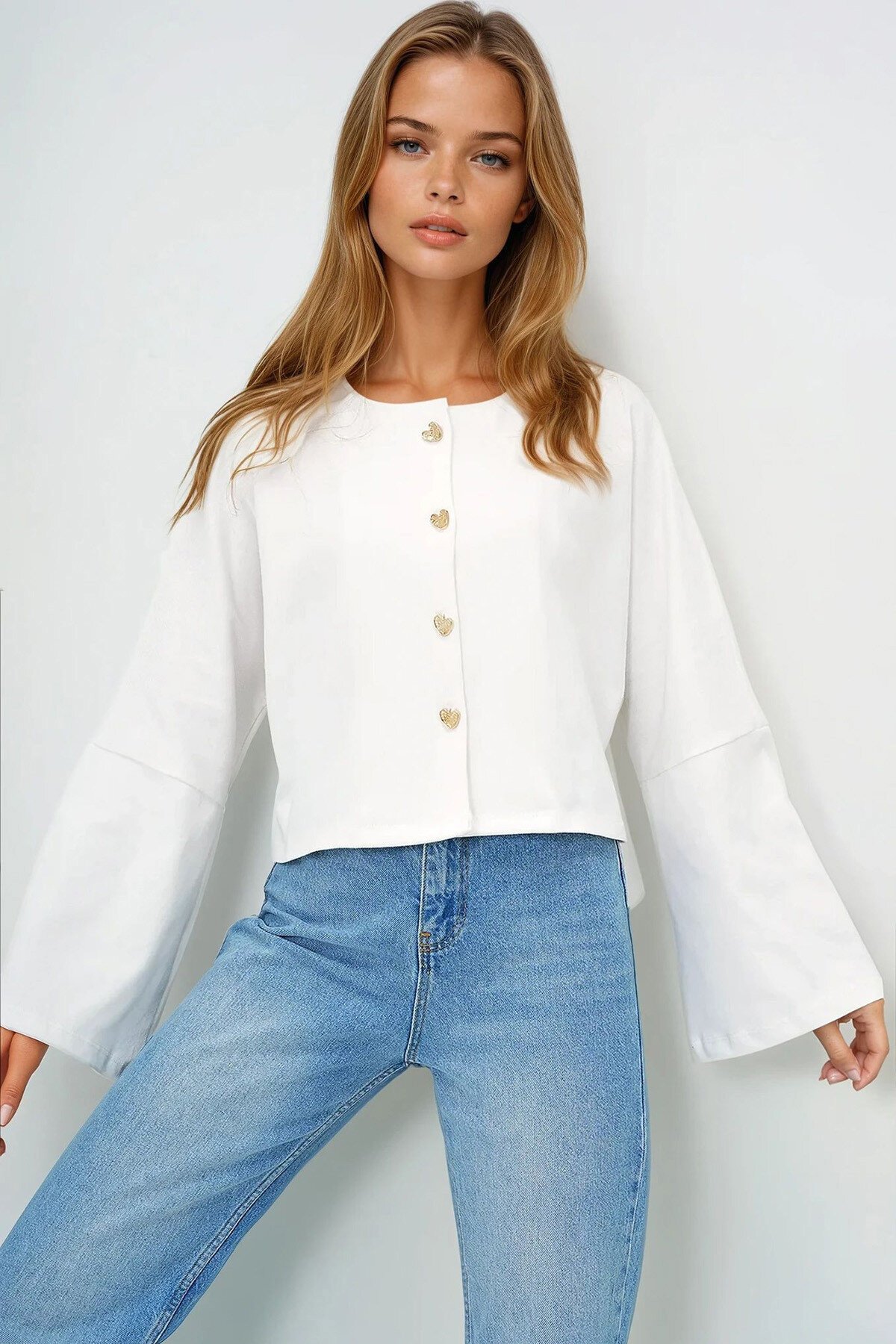 Beyaz Gold Düğmeli Triko Hırka