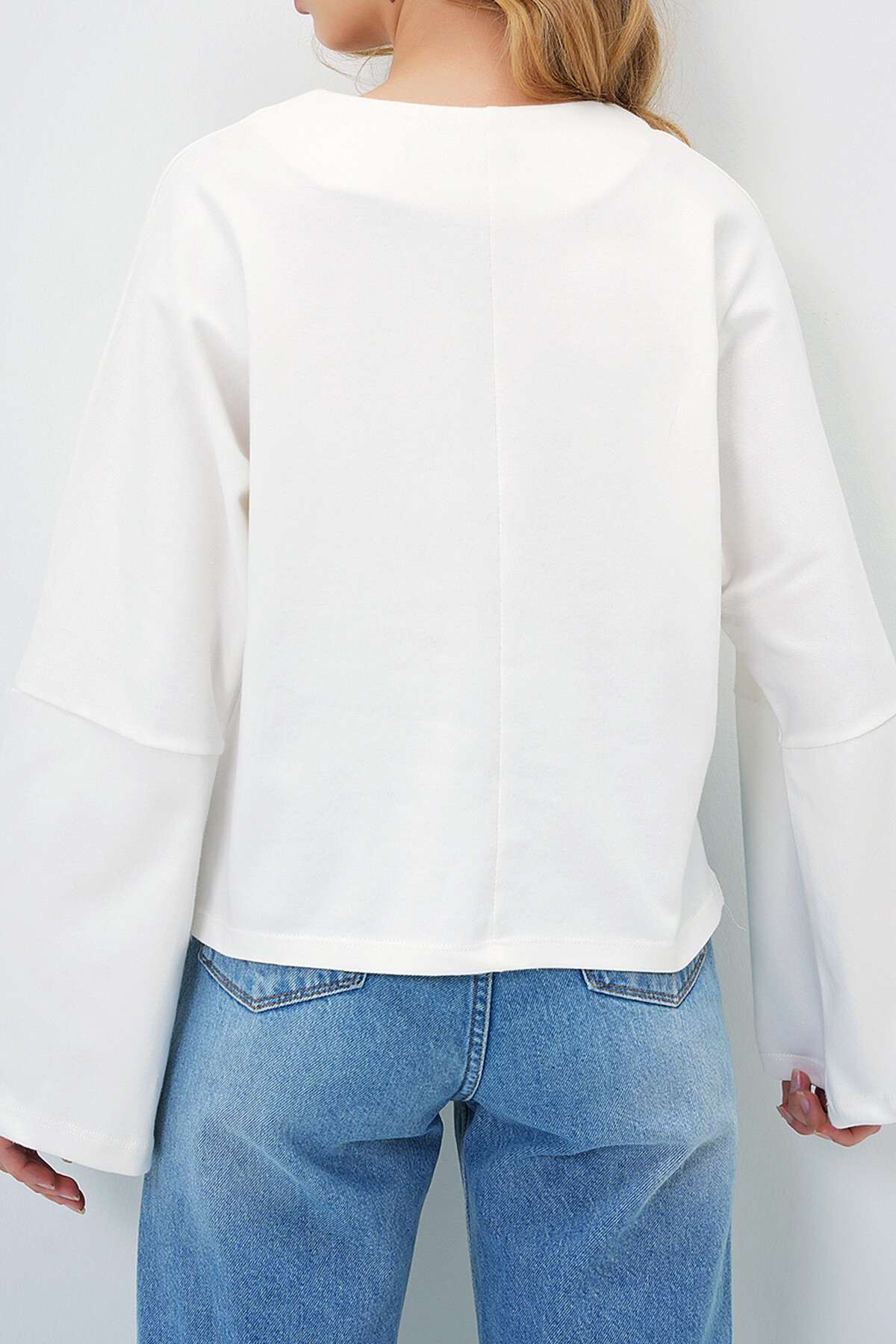 Beyaz Gold Düğmeli Triko Hırka