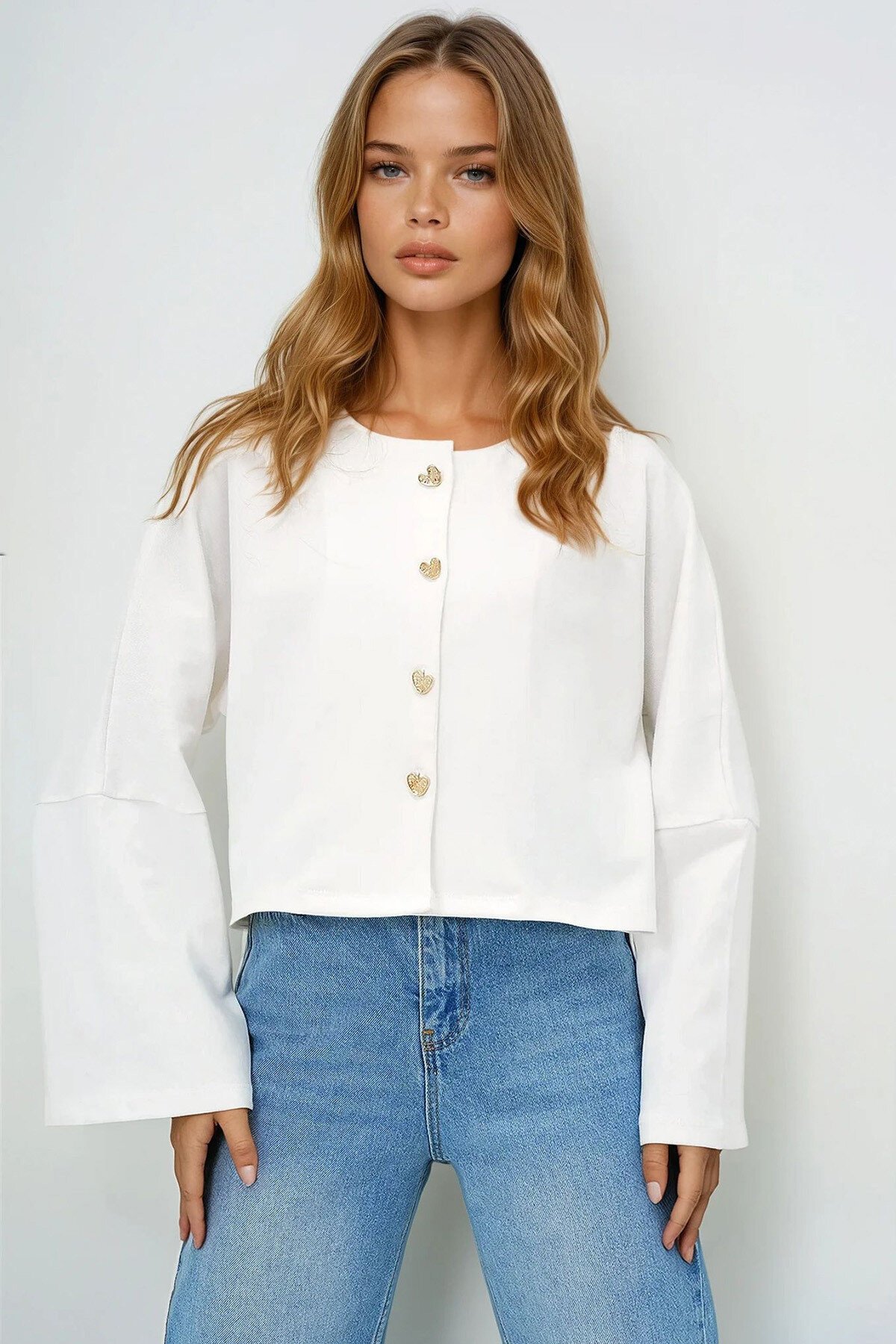 Beyaz Gold Düğmeli Triko Hırka
