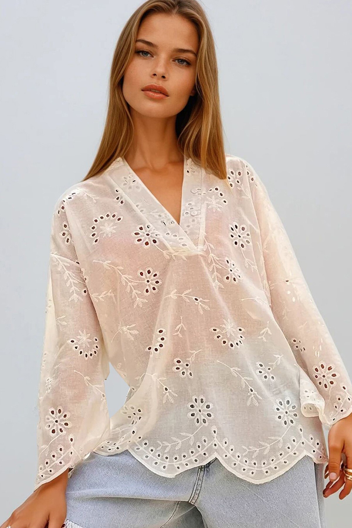 Beyaz Hakim Yaka Fisto İşlemeli Düğmeli Dokuma Bluz