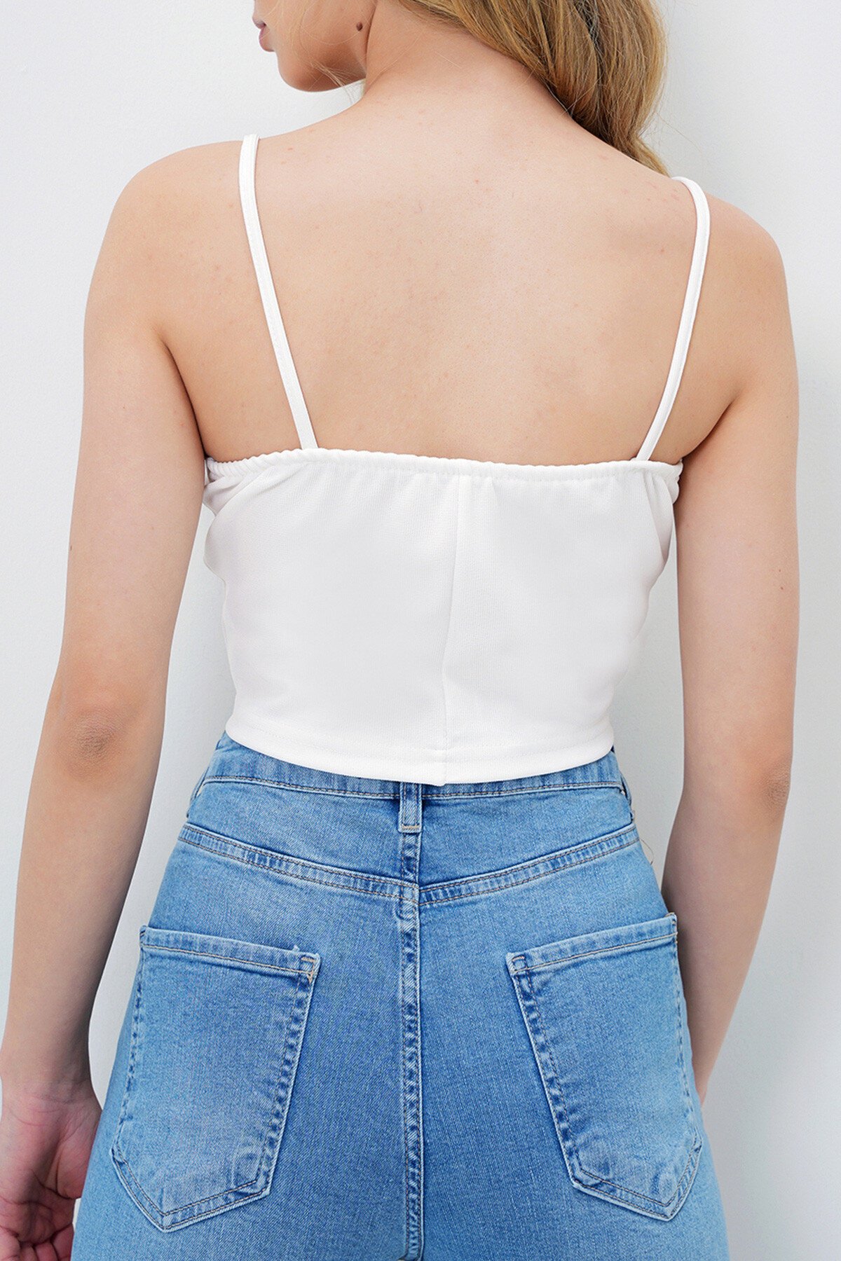 Beyaz İp Askılı Sütyenli Bluz