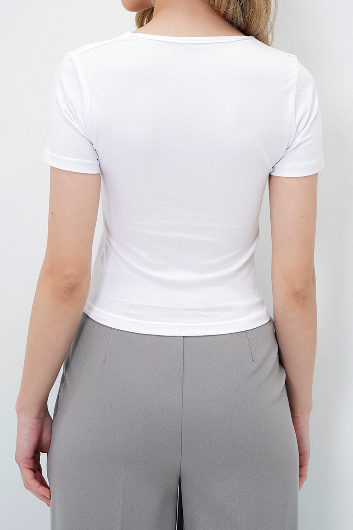 Beyaz Kare Yaka Likralı Tulumlu Double Kumaş Crop Bluz