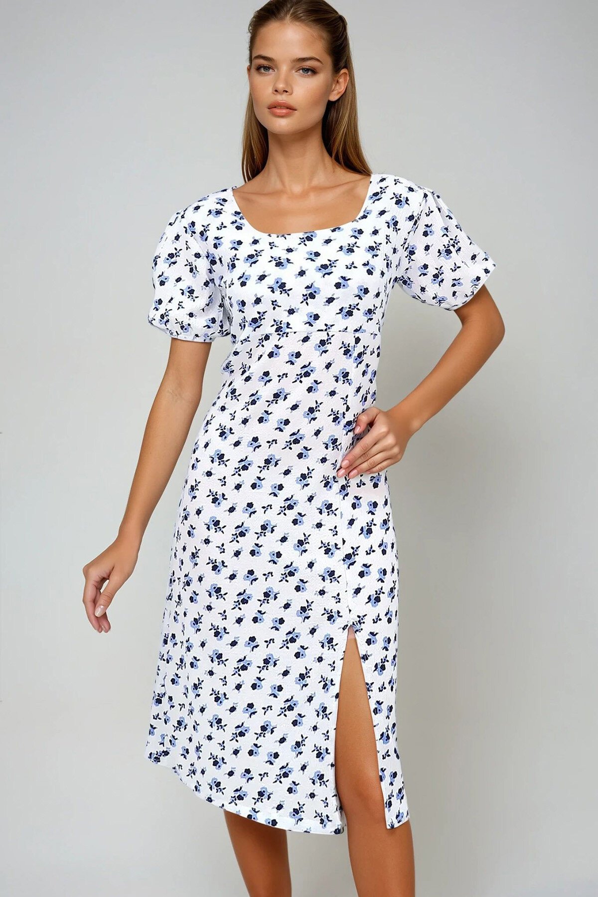 Beyaz Kare Yaka Sırtı Bağcıklı Yırtmaçlı Desenli Elbise