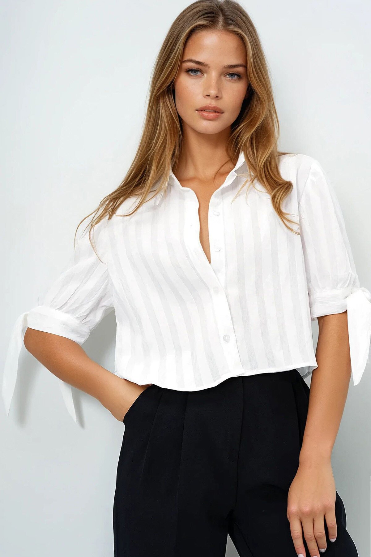 Beyaz Kendinden Desenli Kolları Bağlamalı Dokuma Crop Gömlek