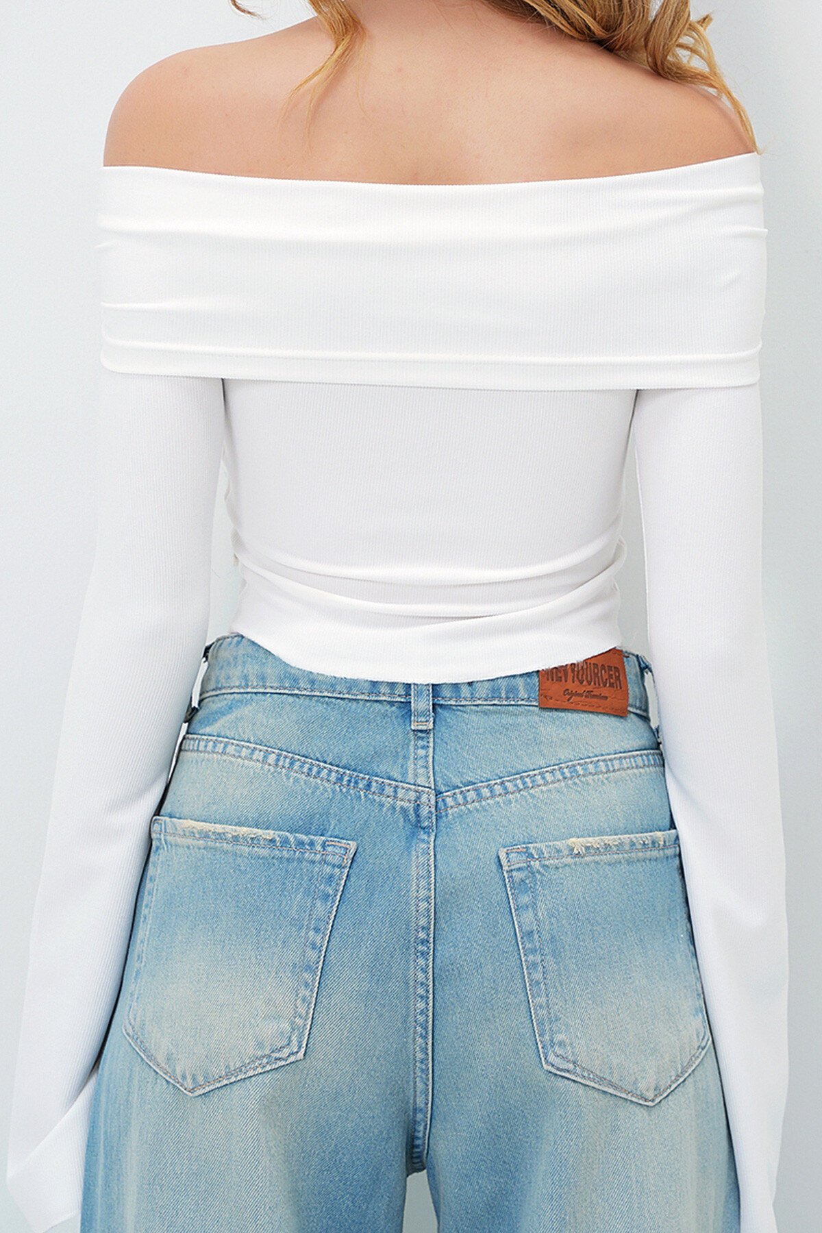 Beyaz Madonna Yaka Çiçek Motifli Ottoban Bluz