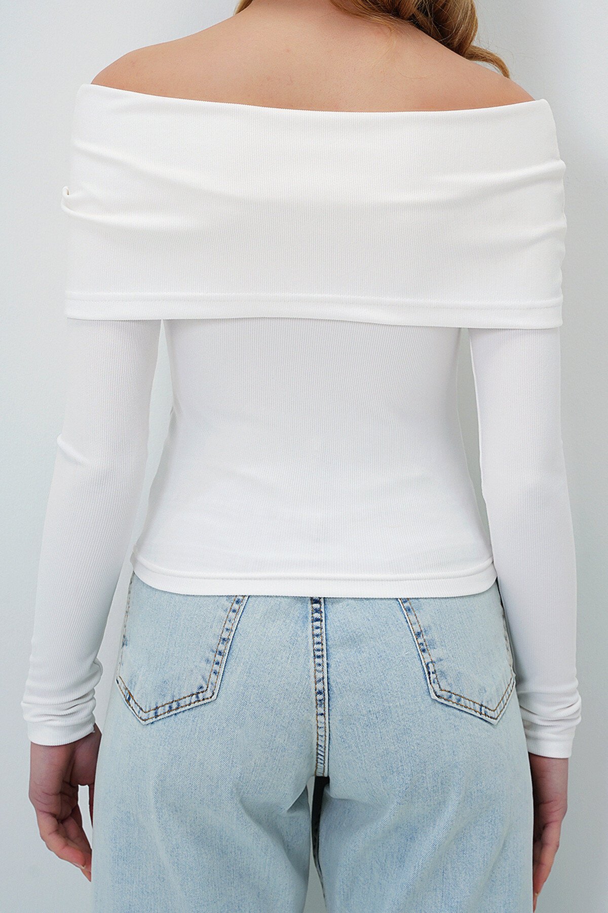 Beyaz Madonna Yaka Kemer Detaylı Ottoban Bluz
