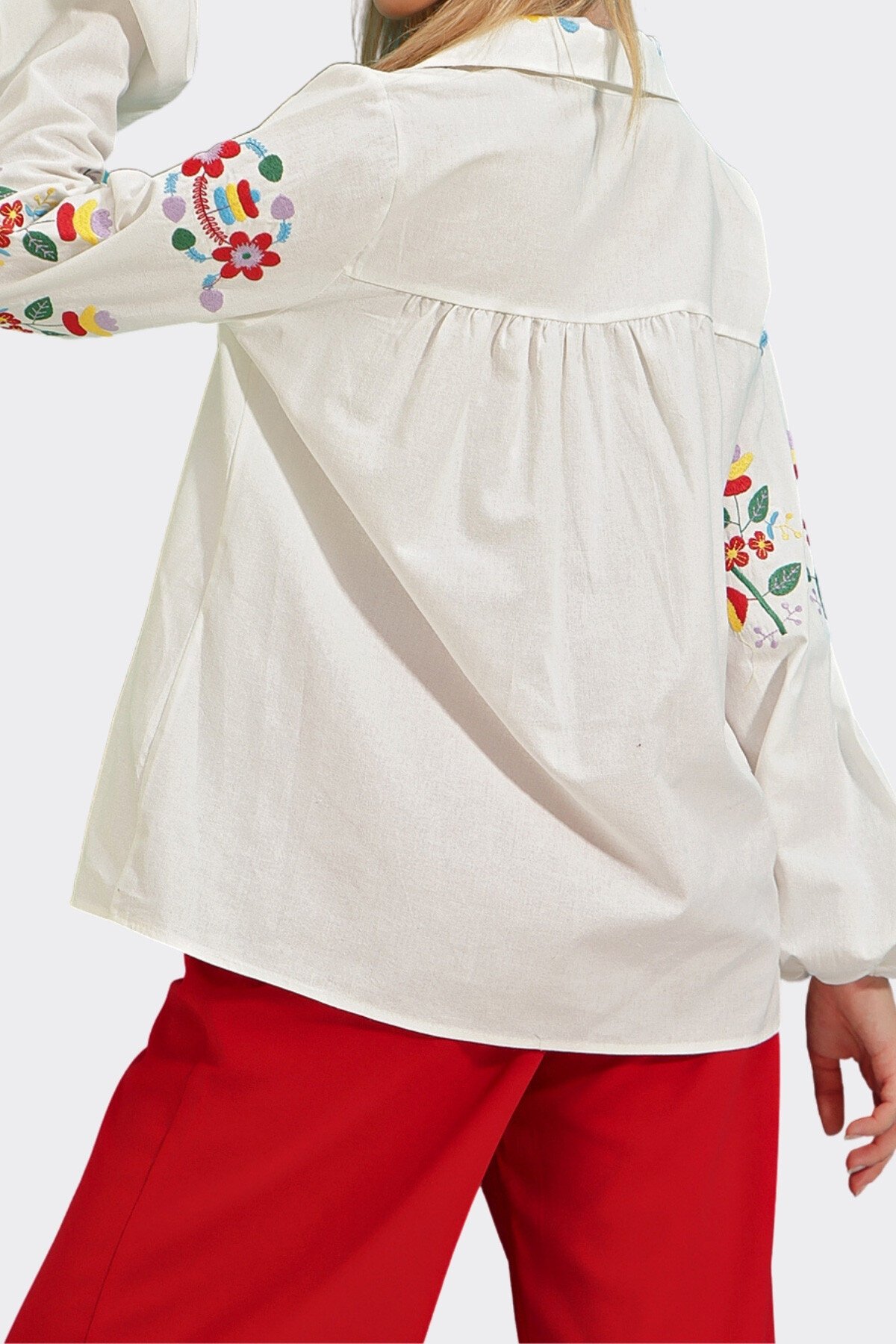 Beyaz Nakış İşlemeli Poplin Gömlek