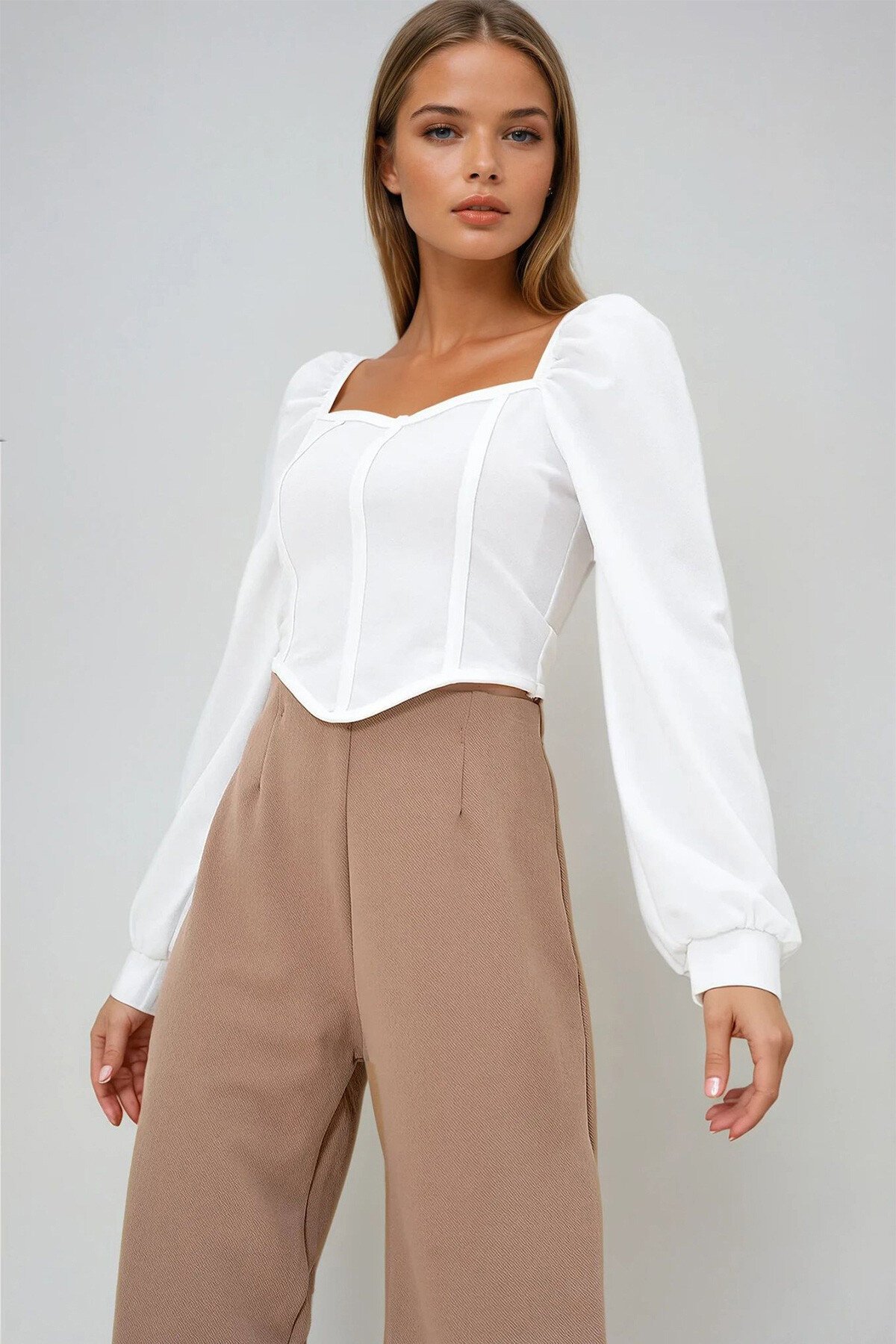 Beyaz Öpücük Yaka Dikiş Detaylı Prenses Kol Mevsimlik Örme Bluz