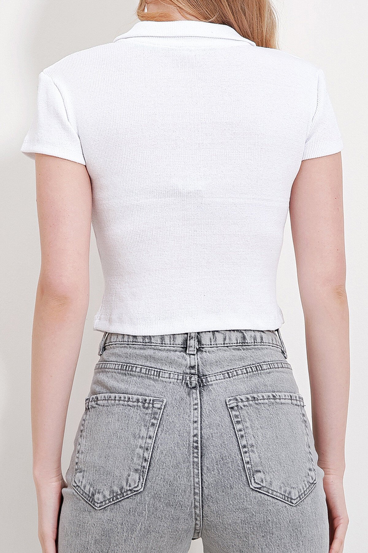 Beyaz Polo Yaka Basic Crop Bluz