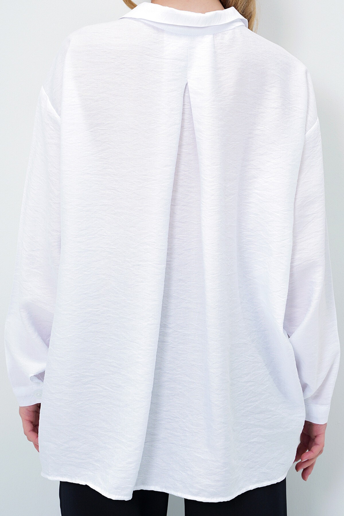 Beyaz Tek Cepli Keten Karışımlı Oversize Gömlek
